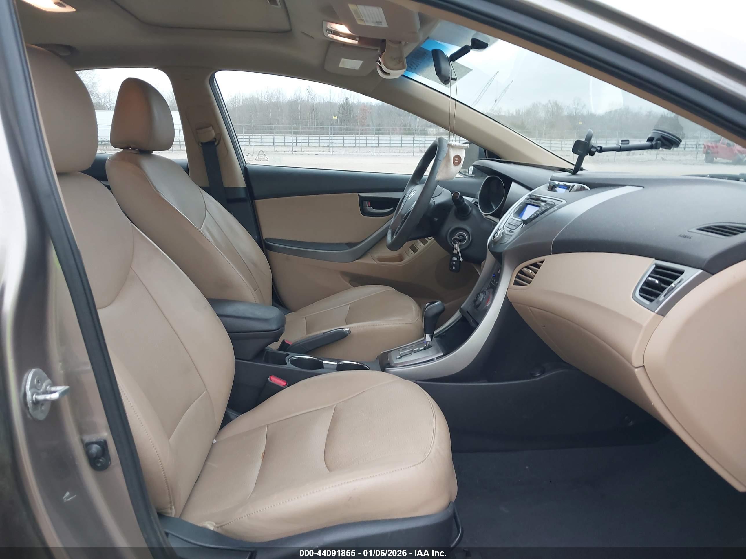 HYUNDAI ELANTRA image 5