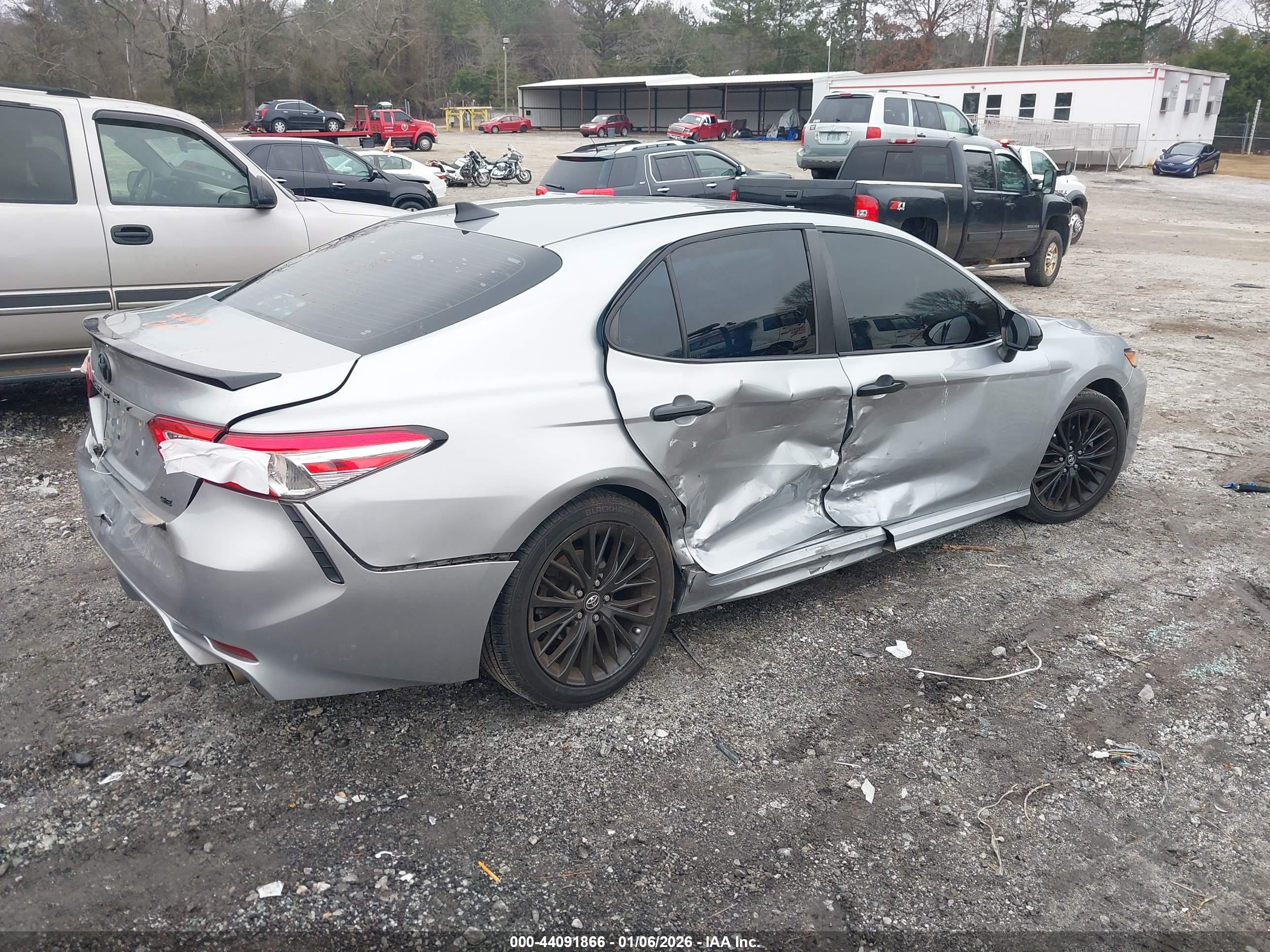 TOYOTA CAMRY image 4