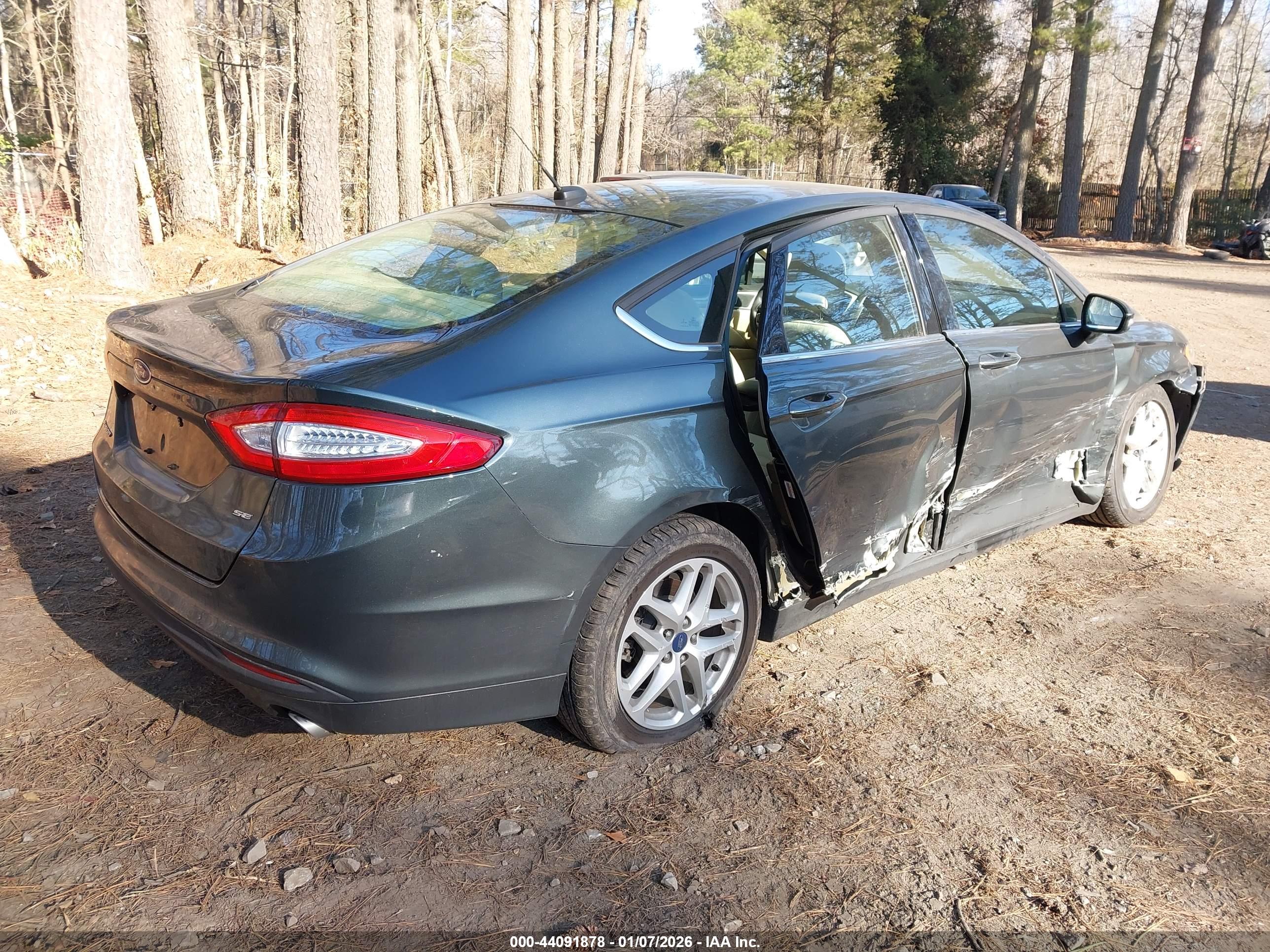FORD FUSION image 4