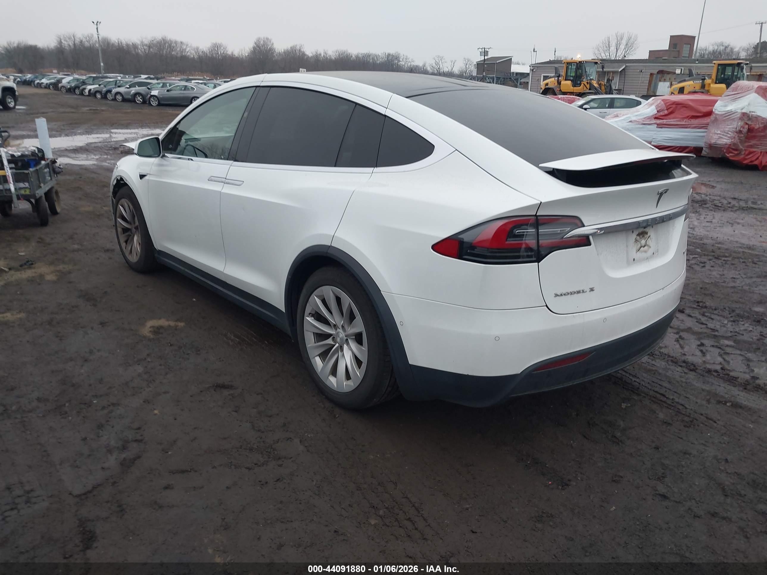 TESLA MODEL image 3