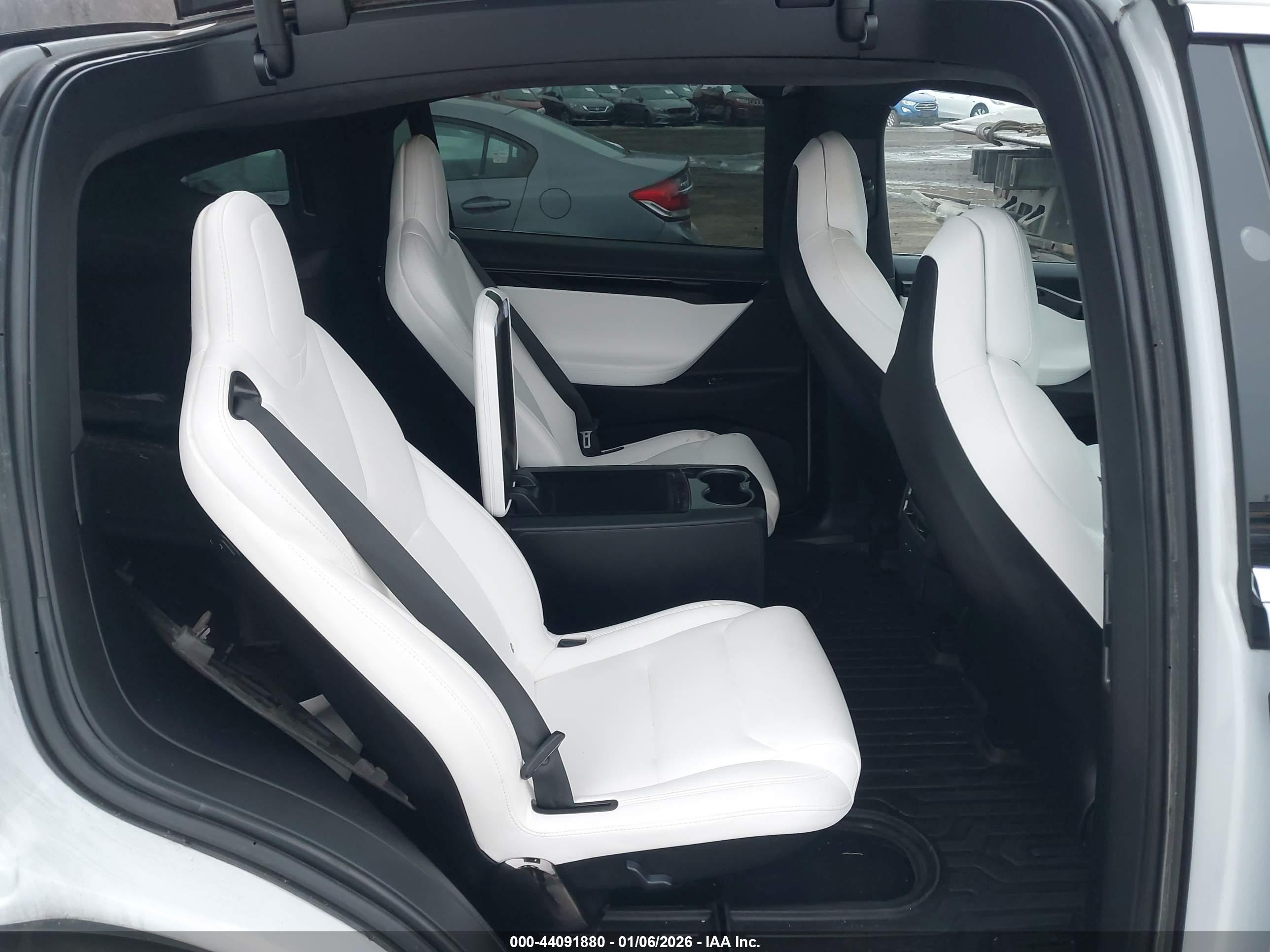 TESLA MODEL image 8