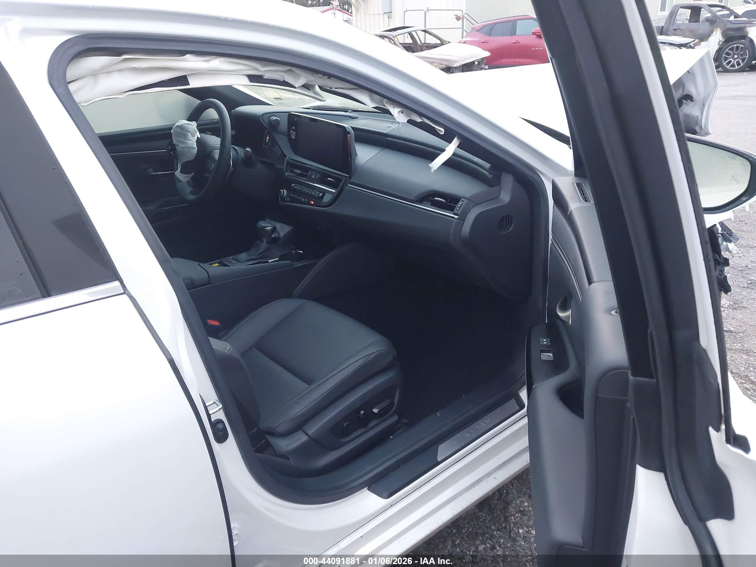 LEXUS ES image 5