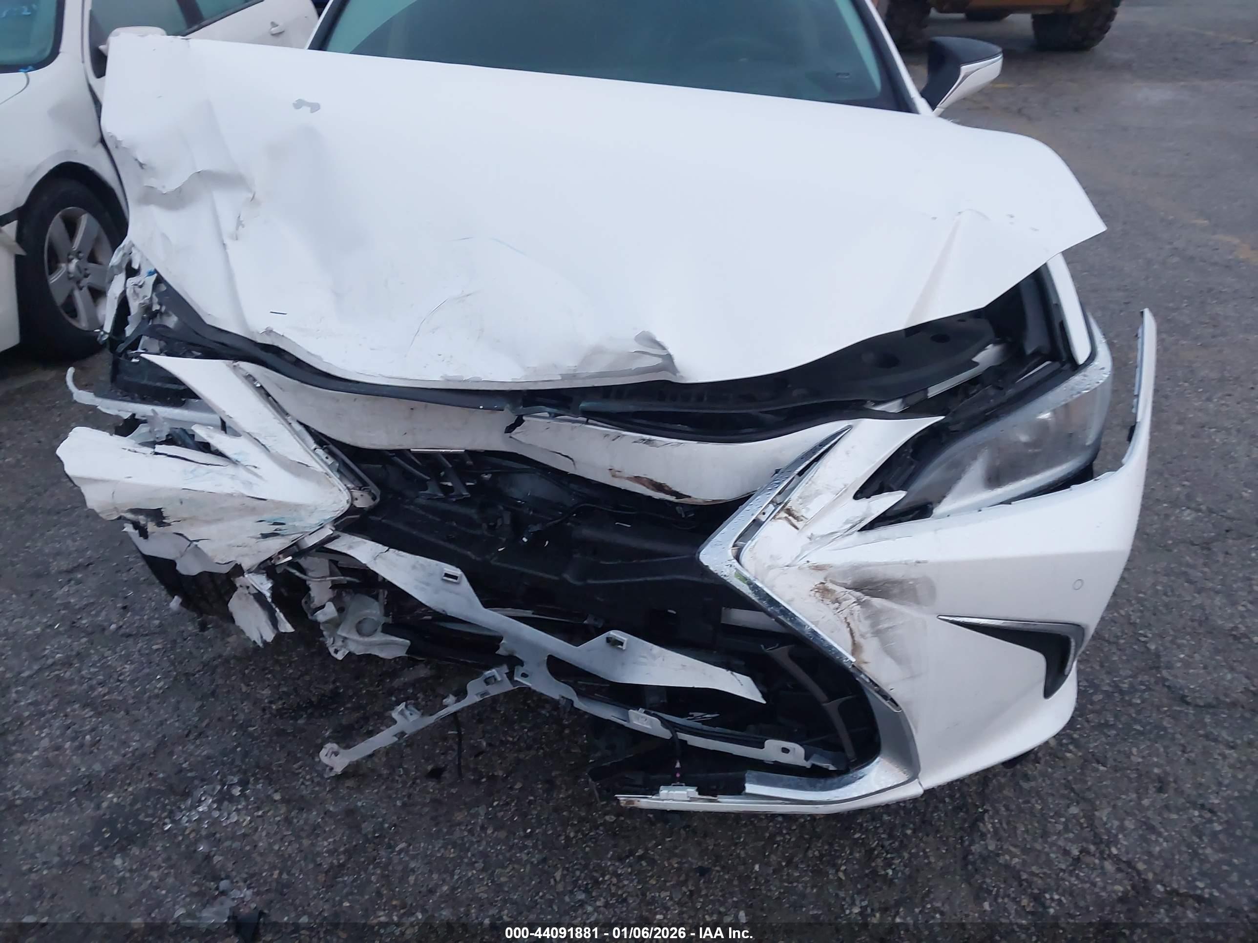 LEXUS ES image 6