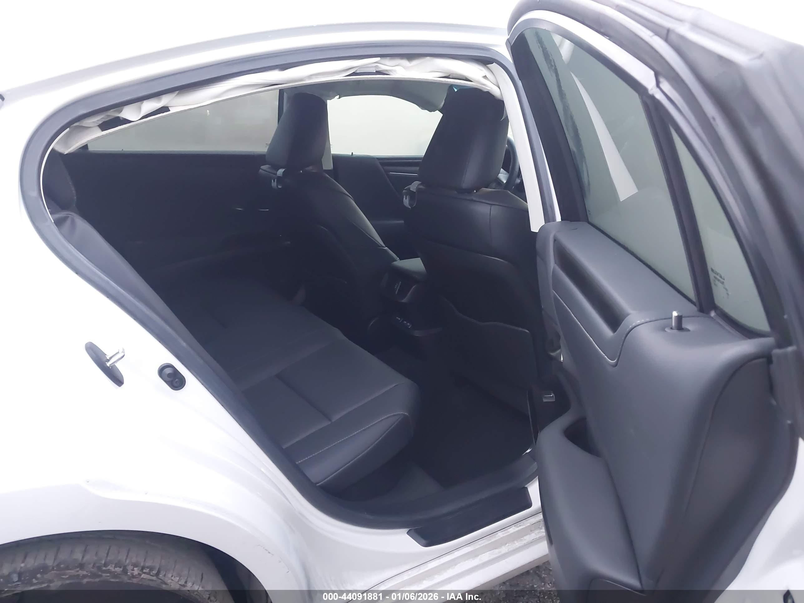 LEXUS ES image 8