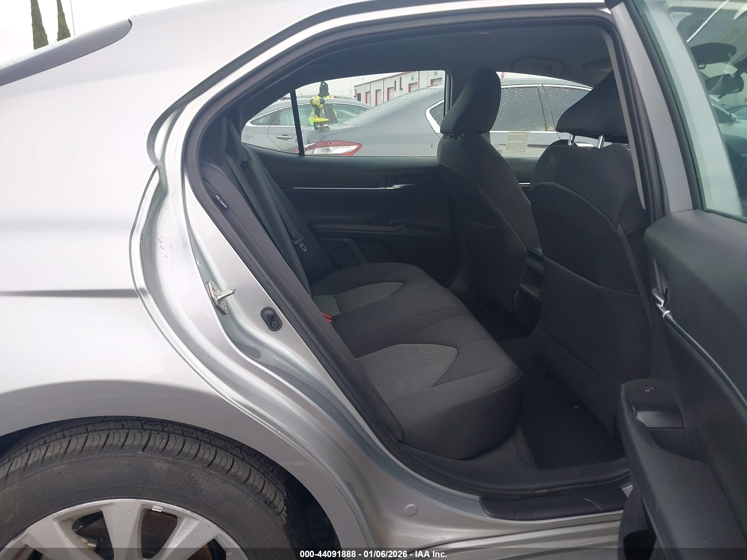 TOYOTA CAMRY image 8