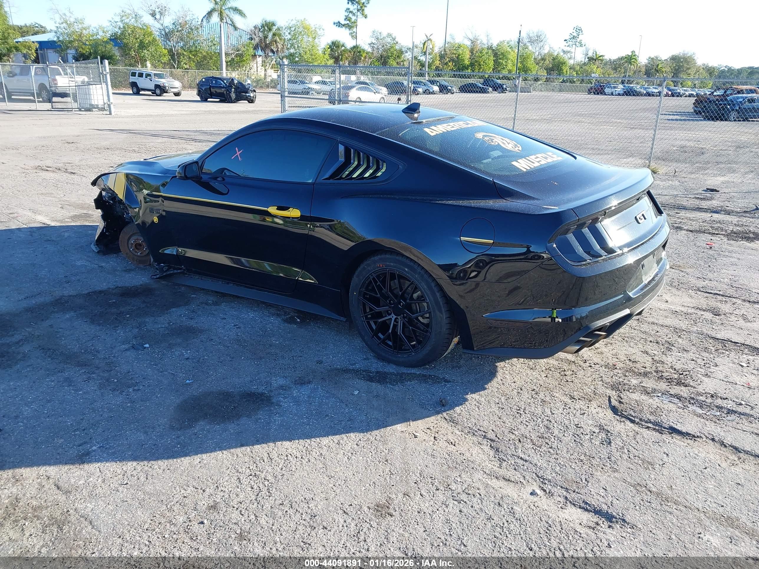 FORD MUSTANG image 3