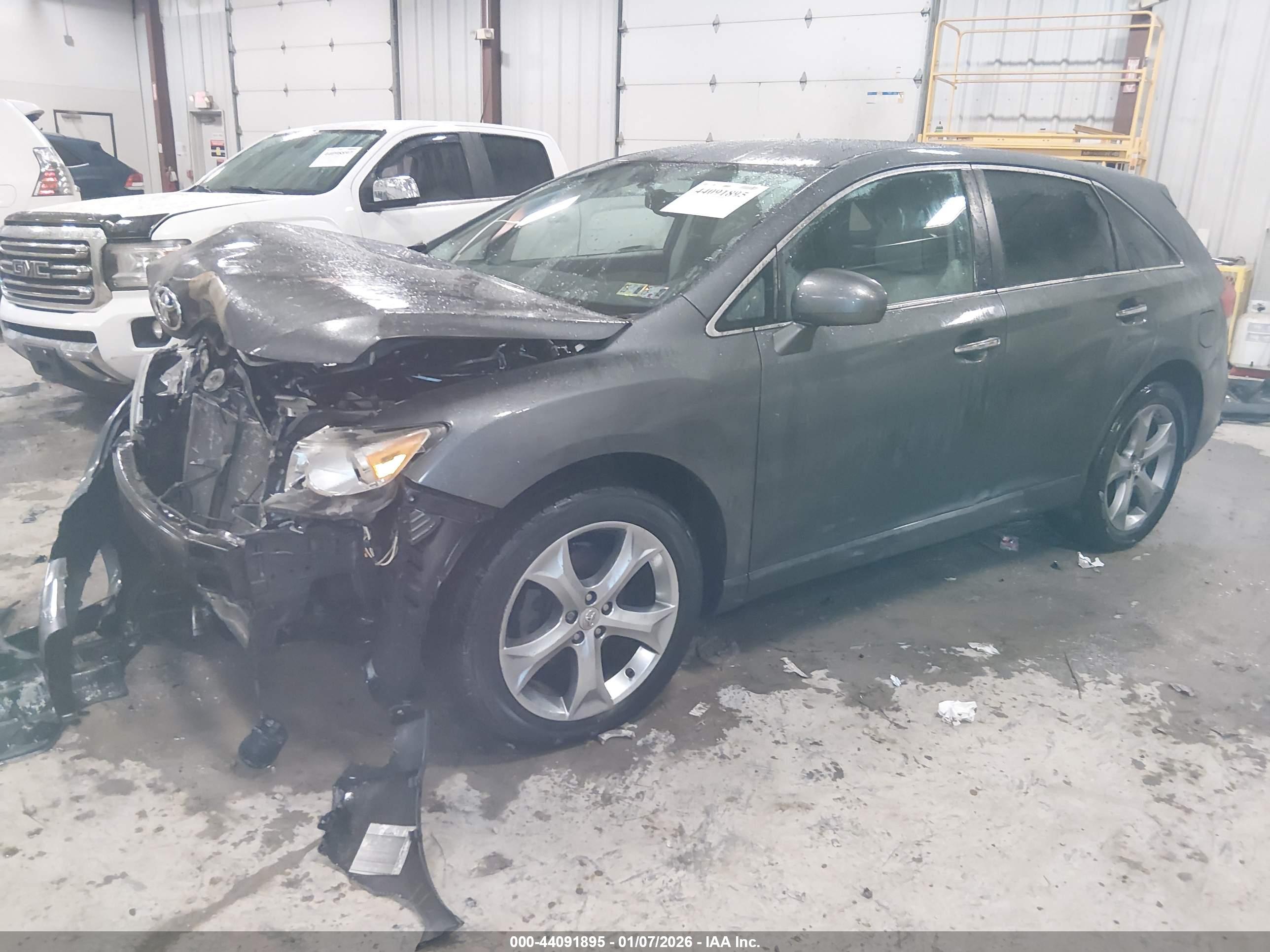 TOYOTA VENZA image 2