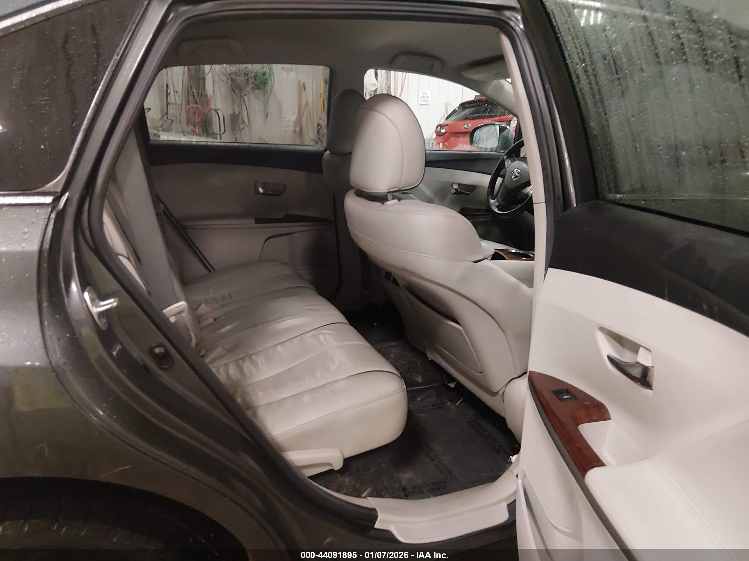 TOYOTA VENZA image 8
