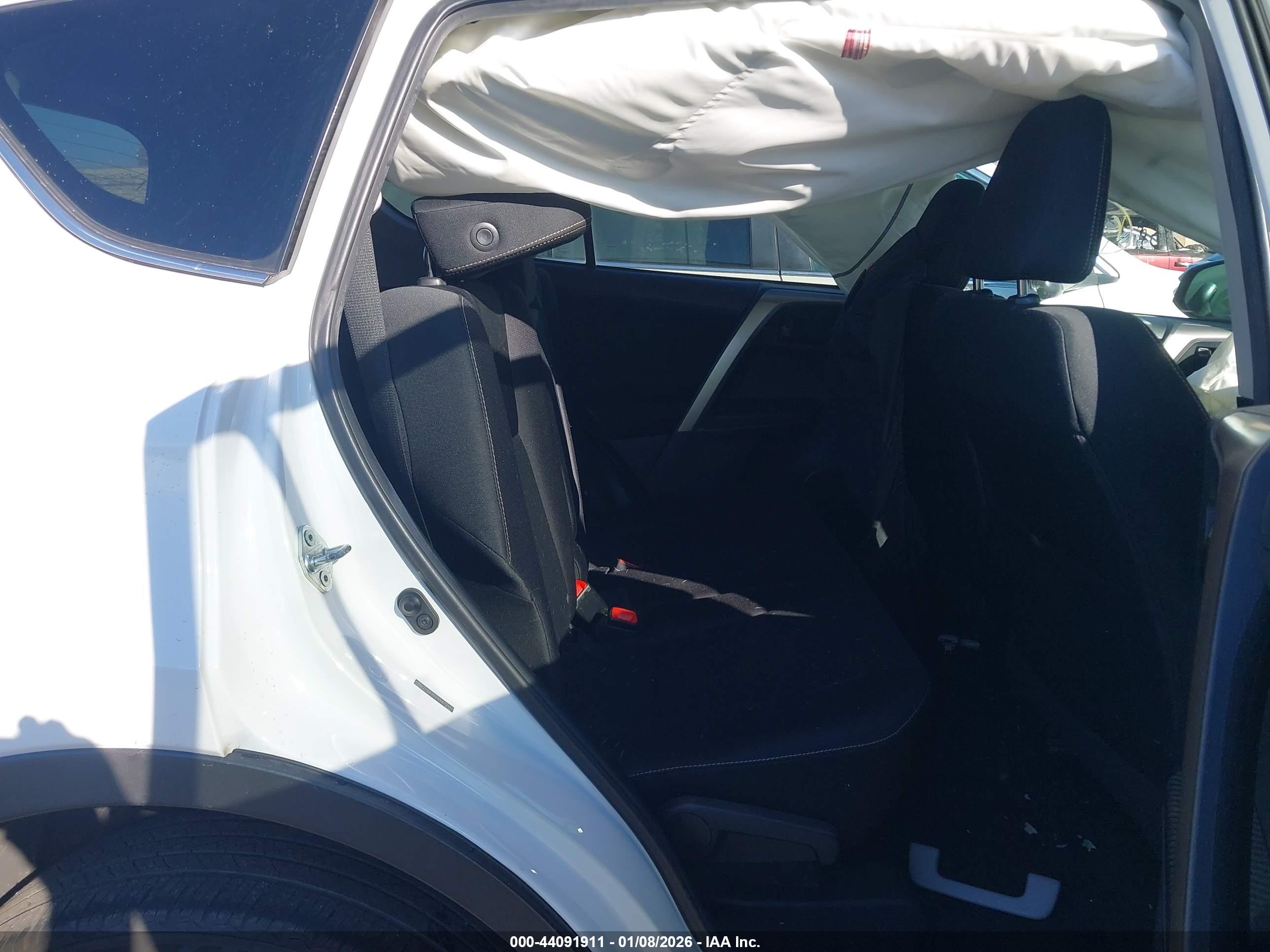 TOYOTA RAV4 image 8