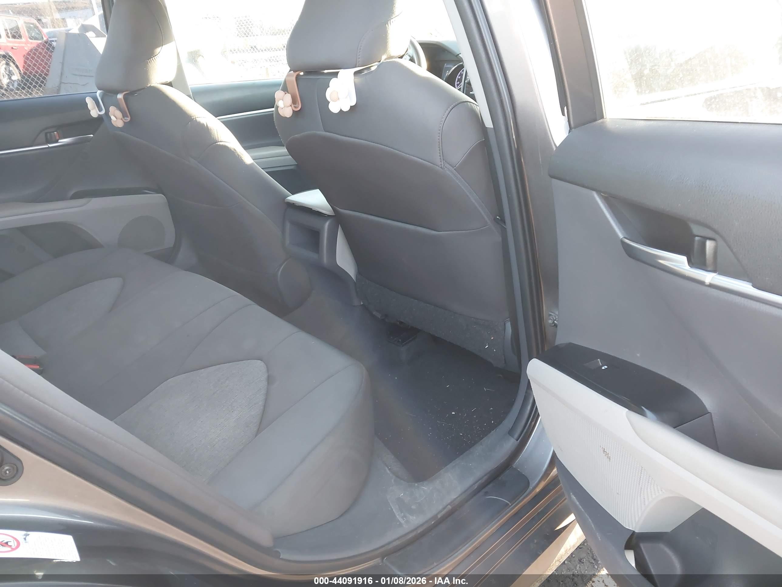 TOYOTA CAMRY image 8