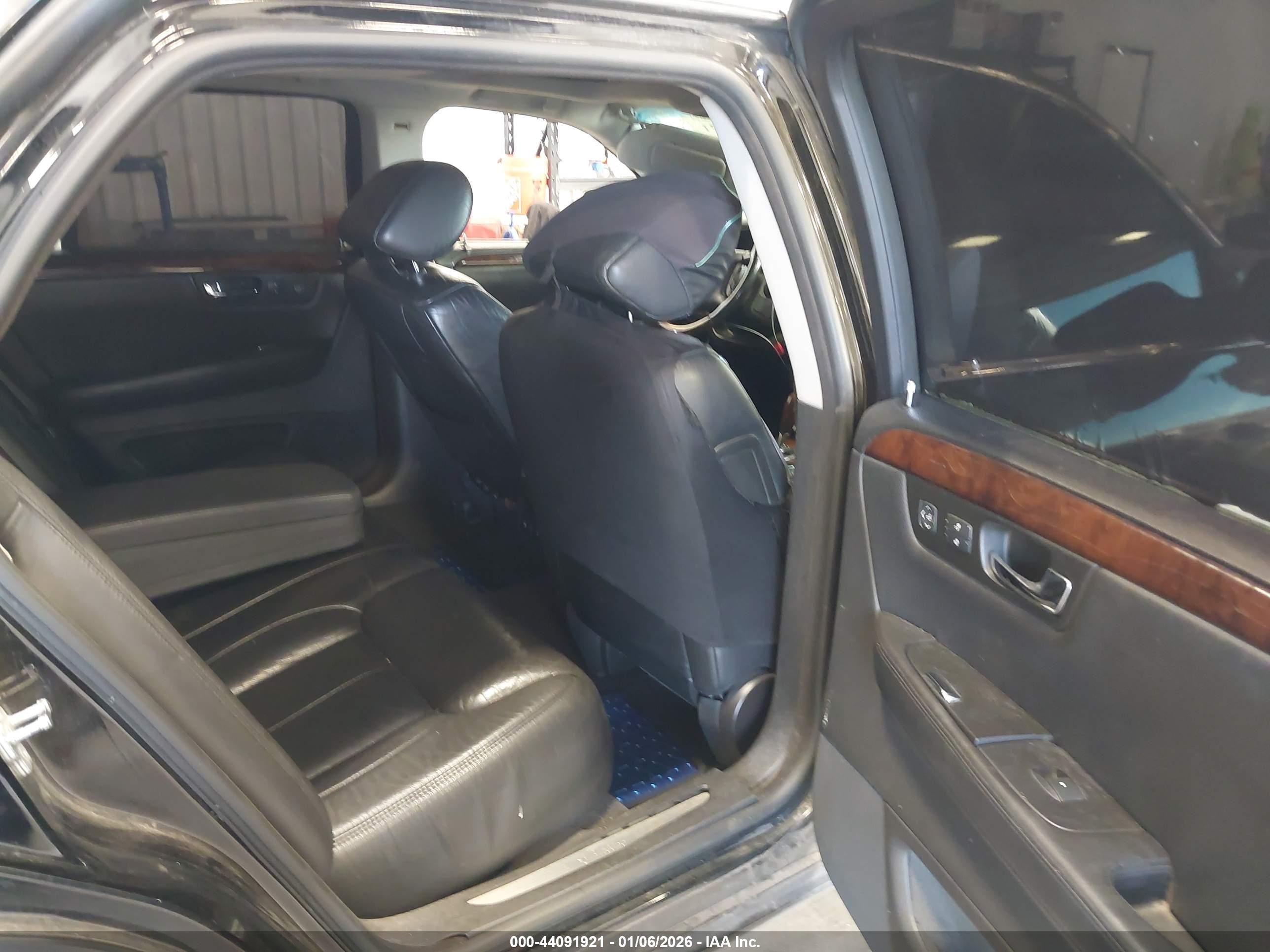 CADILLAC DTS image 8