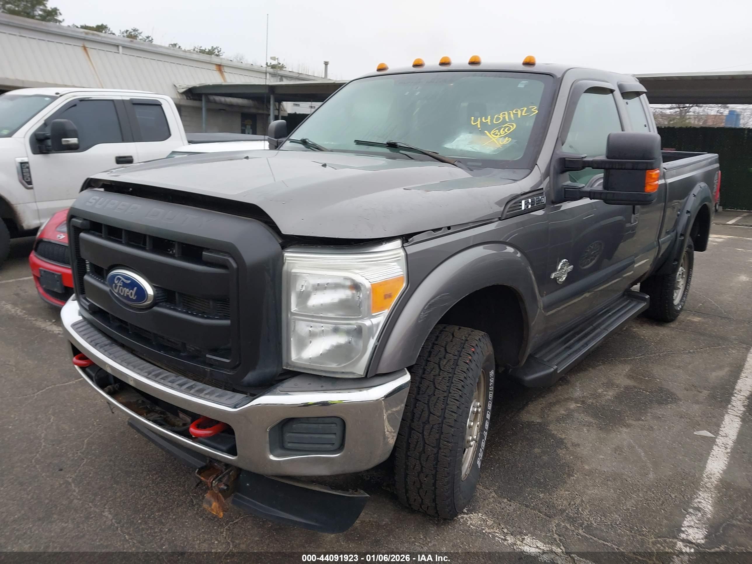 FORD F-350 image 2