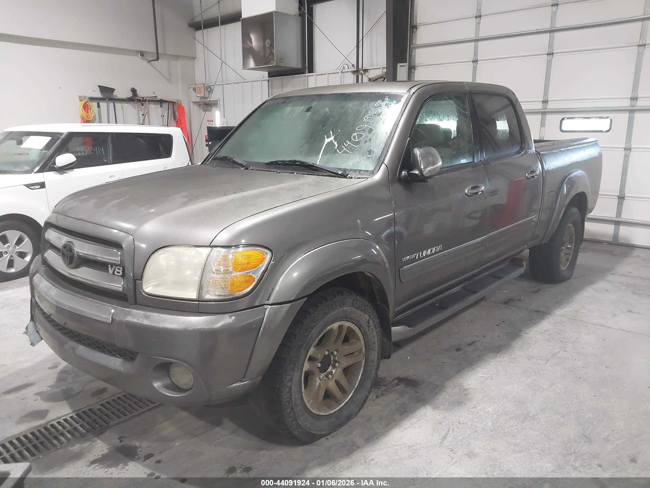 TOYOTA TUNDRA image 2