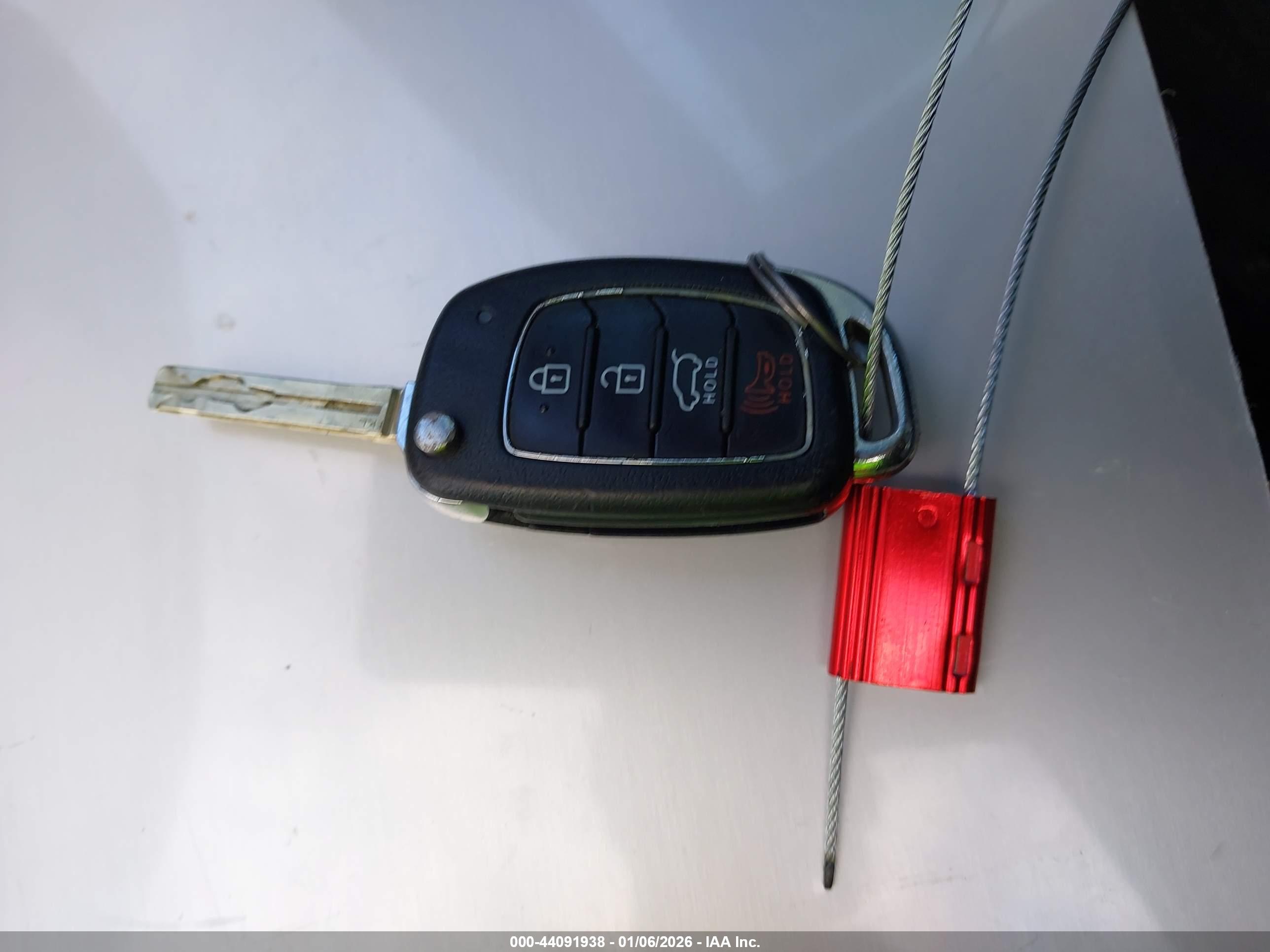 HYUNDAI TUCSON image 11