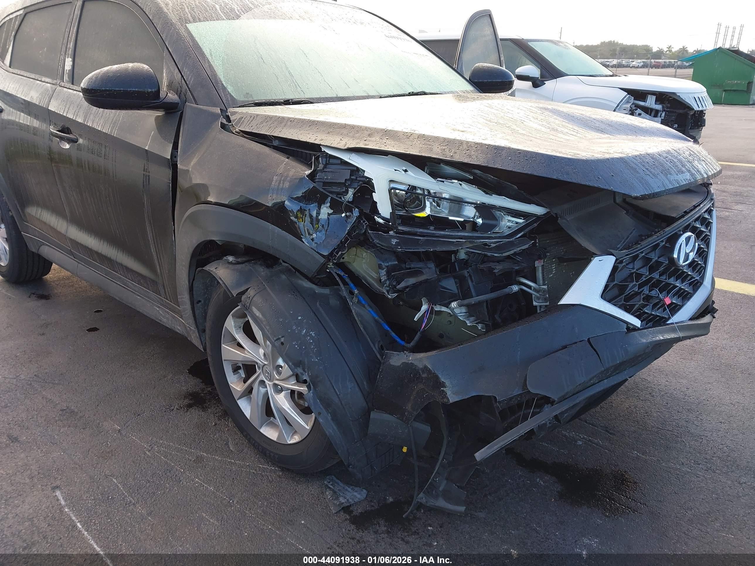 HYUNDAI TUCSON image 6