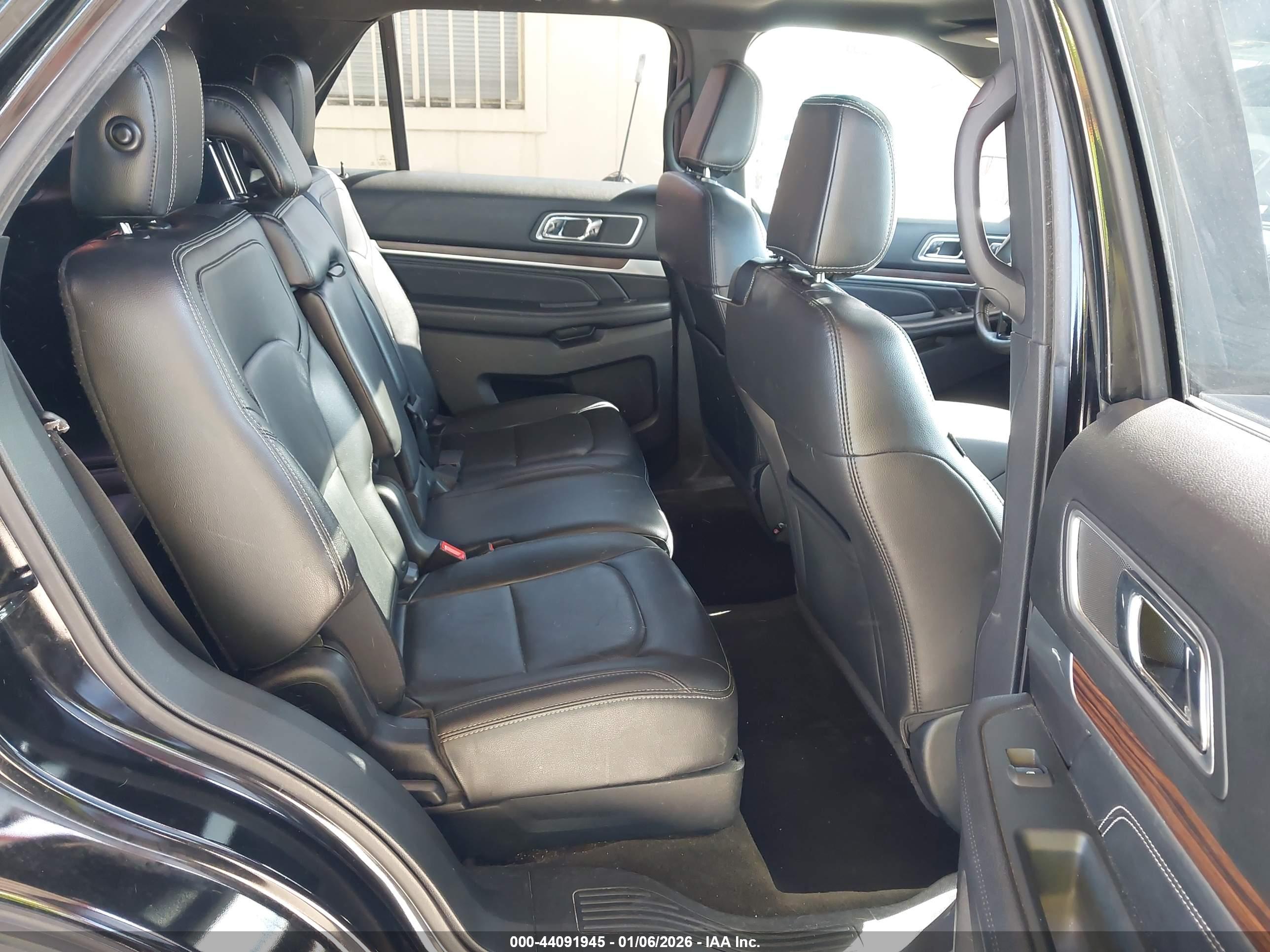 FORD EXPLORER image 8