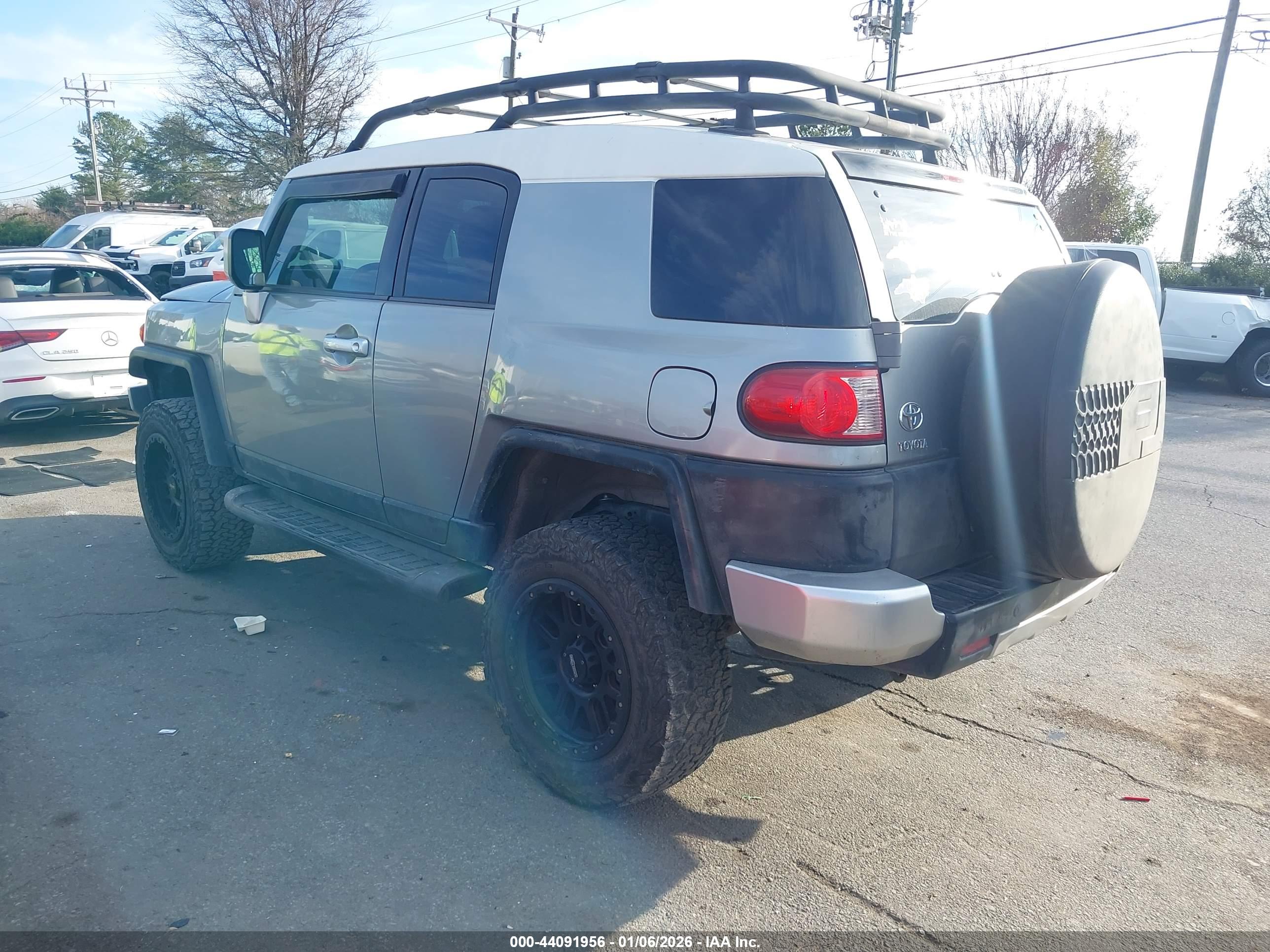 TOYOTA FJ image 3