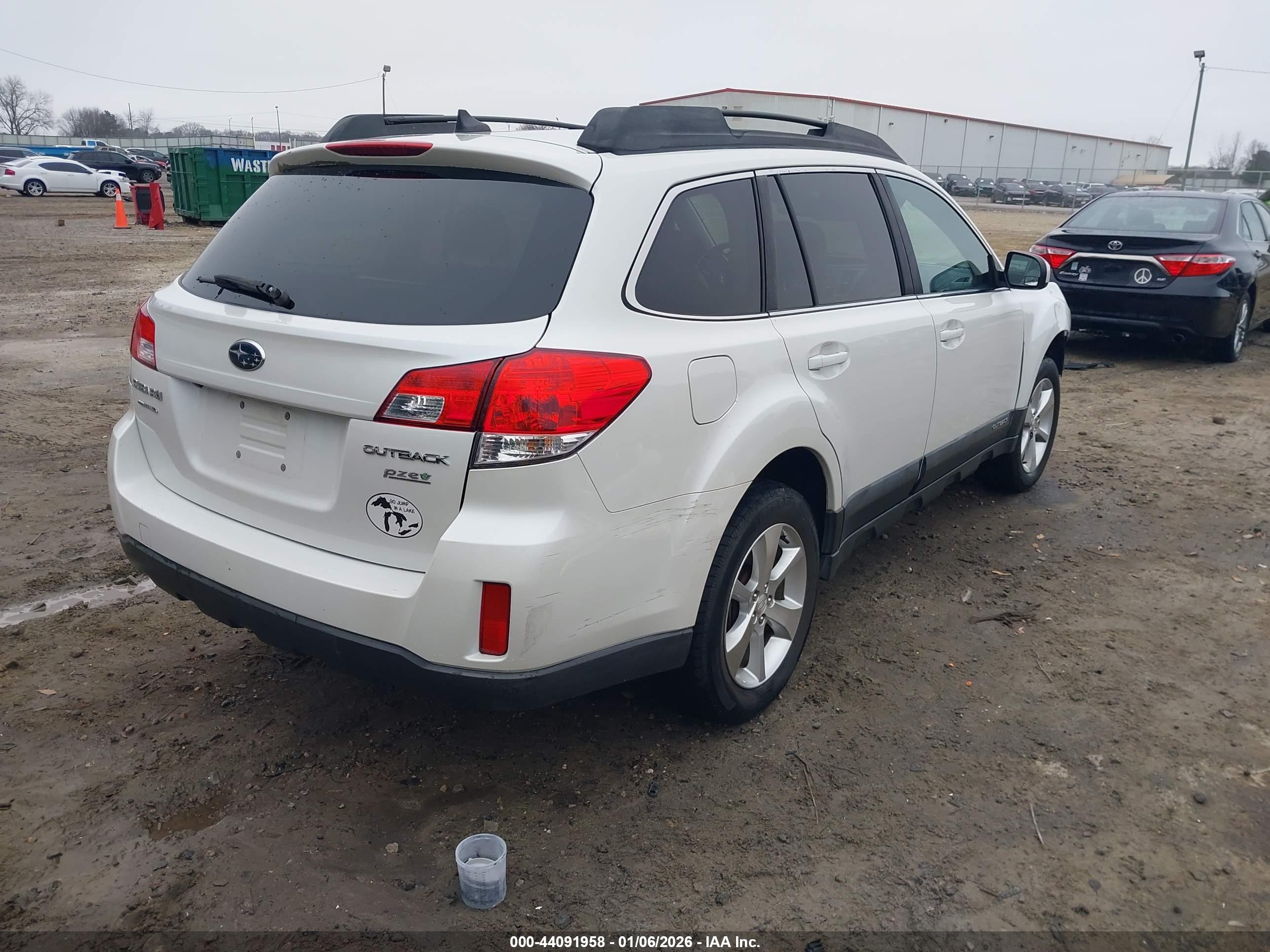 SUBARU OUTBACK image 4