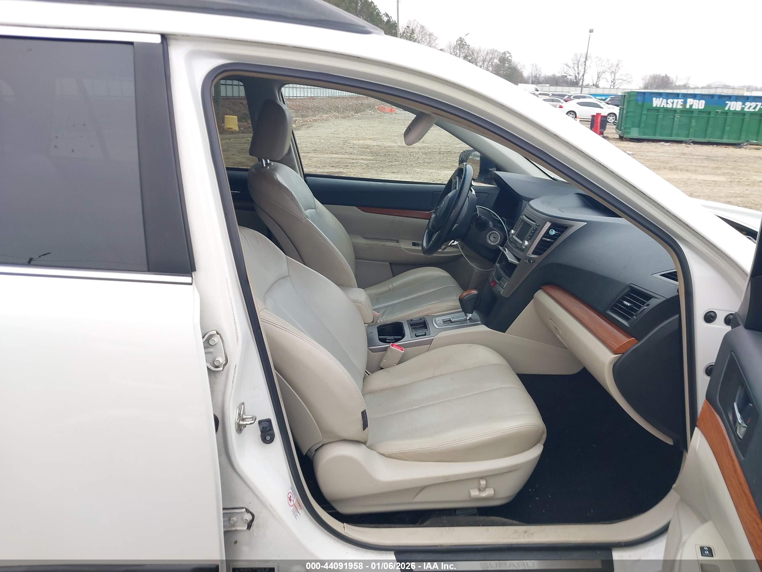SUBARU OUTBACK image 5