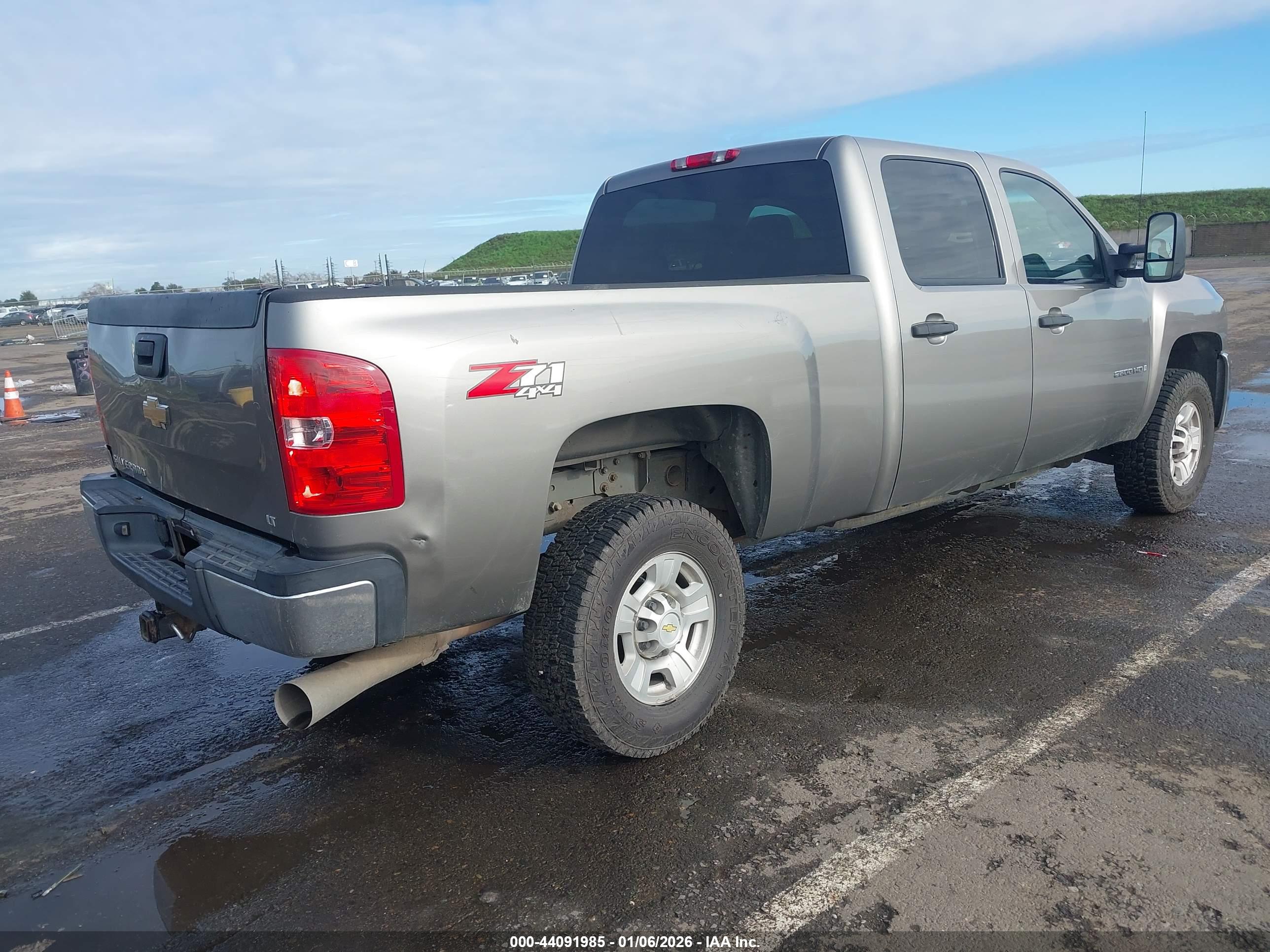 CHEVROLET SILVERADO image 4