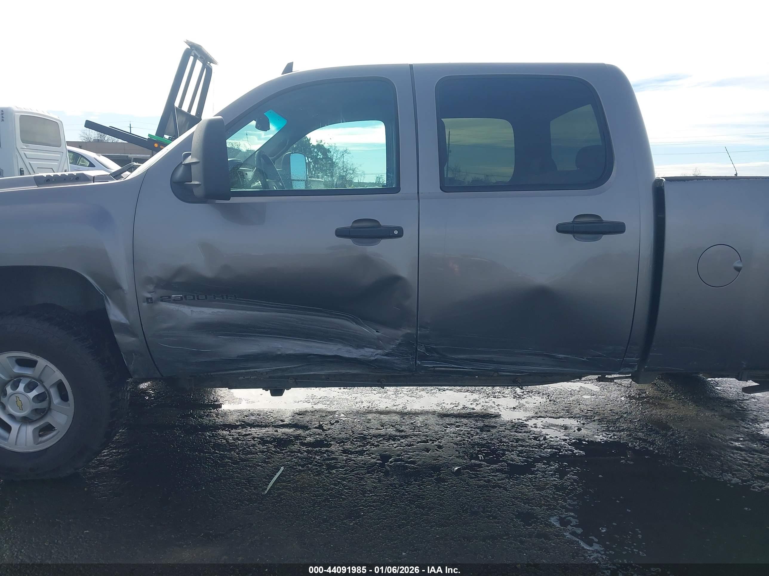 CHEVROLET SILVERADO image 6