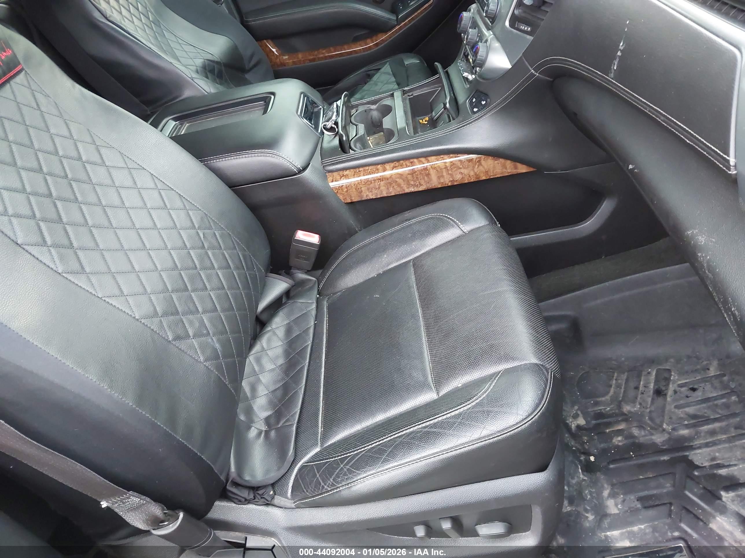 CHEVROLET SUBURBAN image 5