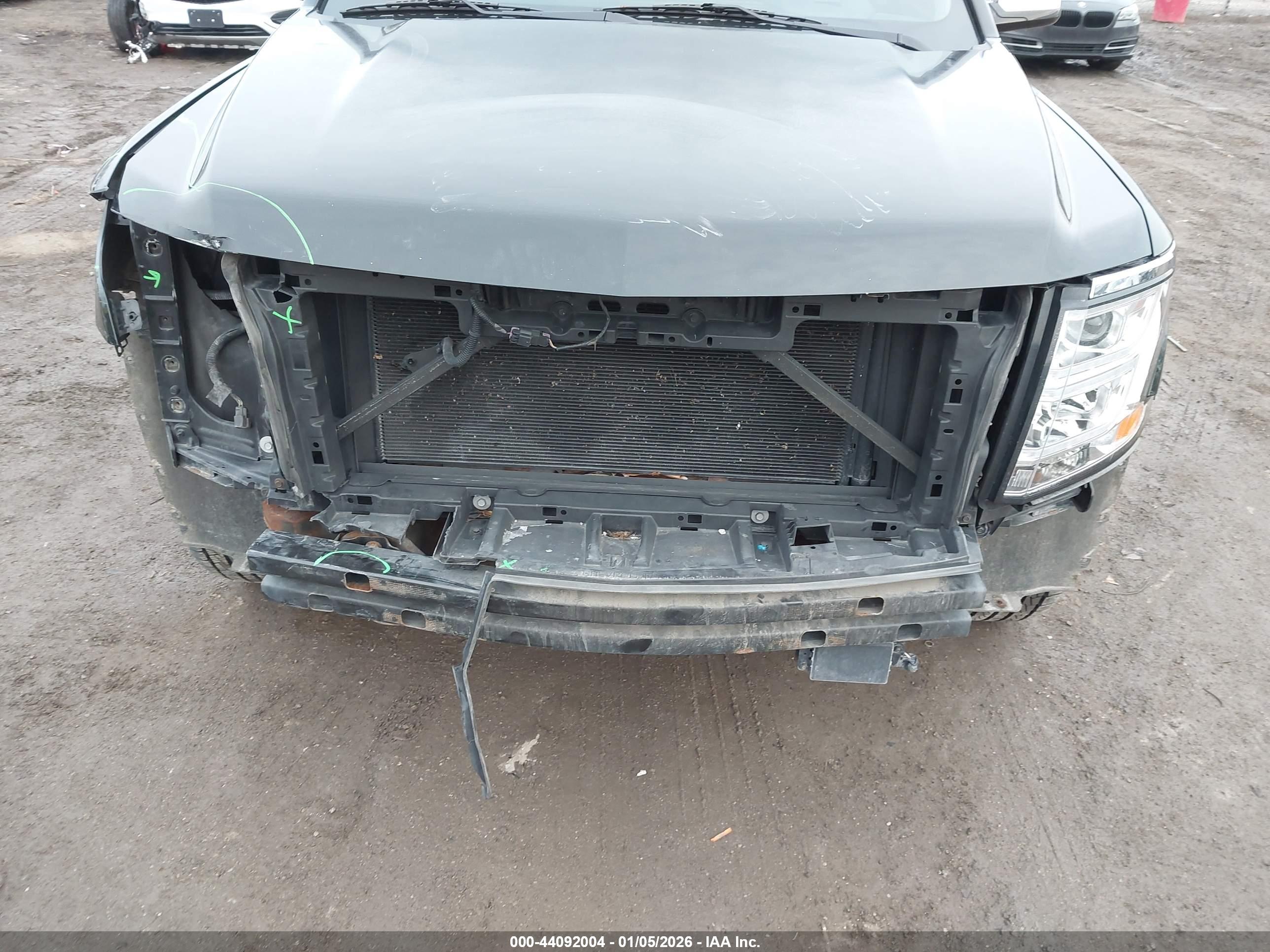 CHEVROLET SUBURBAN image 6