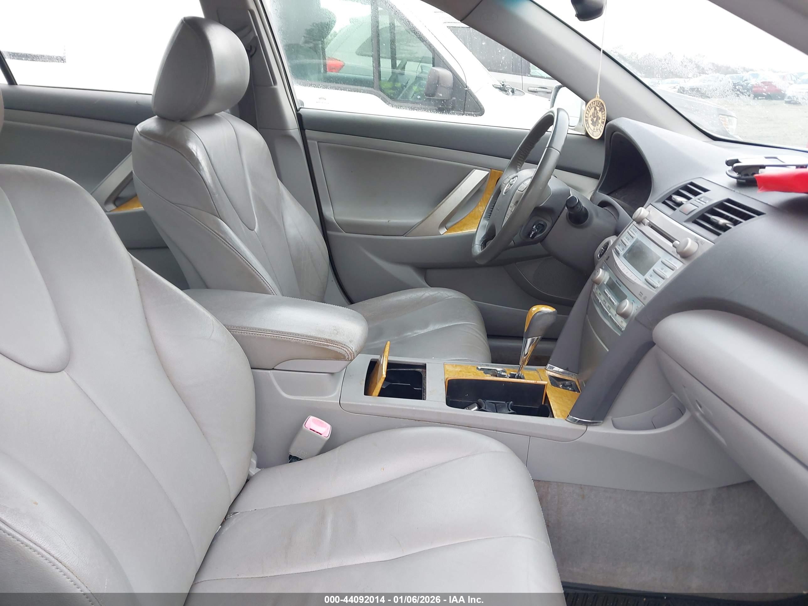 TOYOTA CAMRY image 5