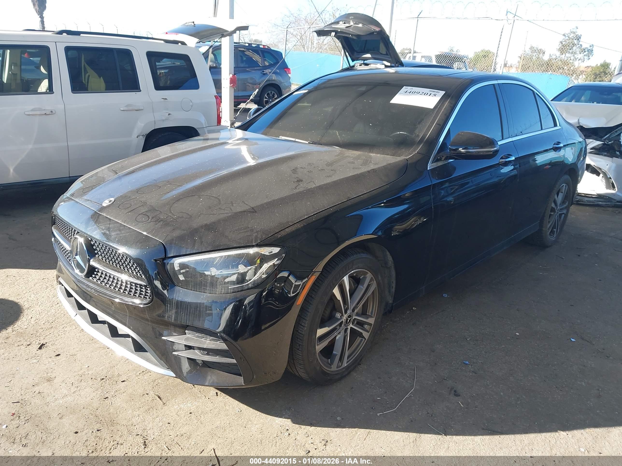MERCEDES-BENZ E image 2