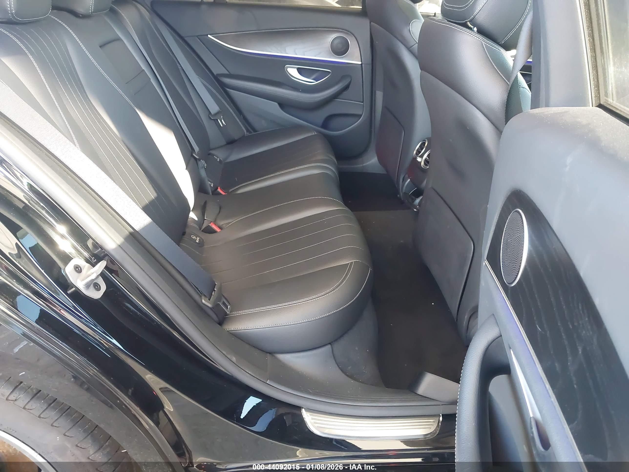 MERCEDES-BENZ E image 8