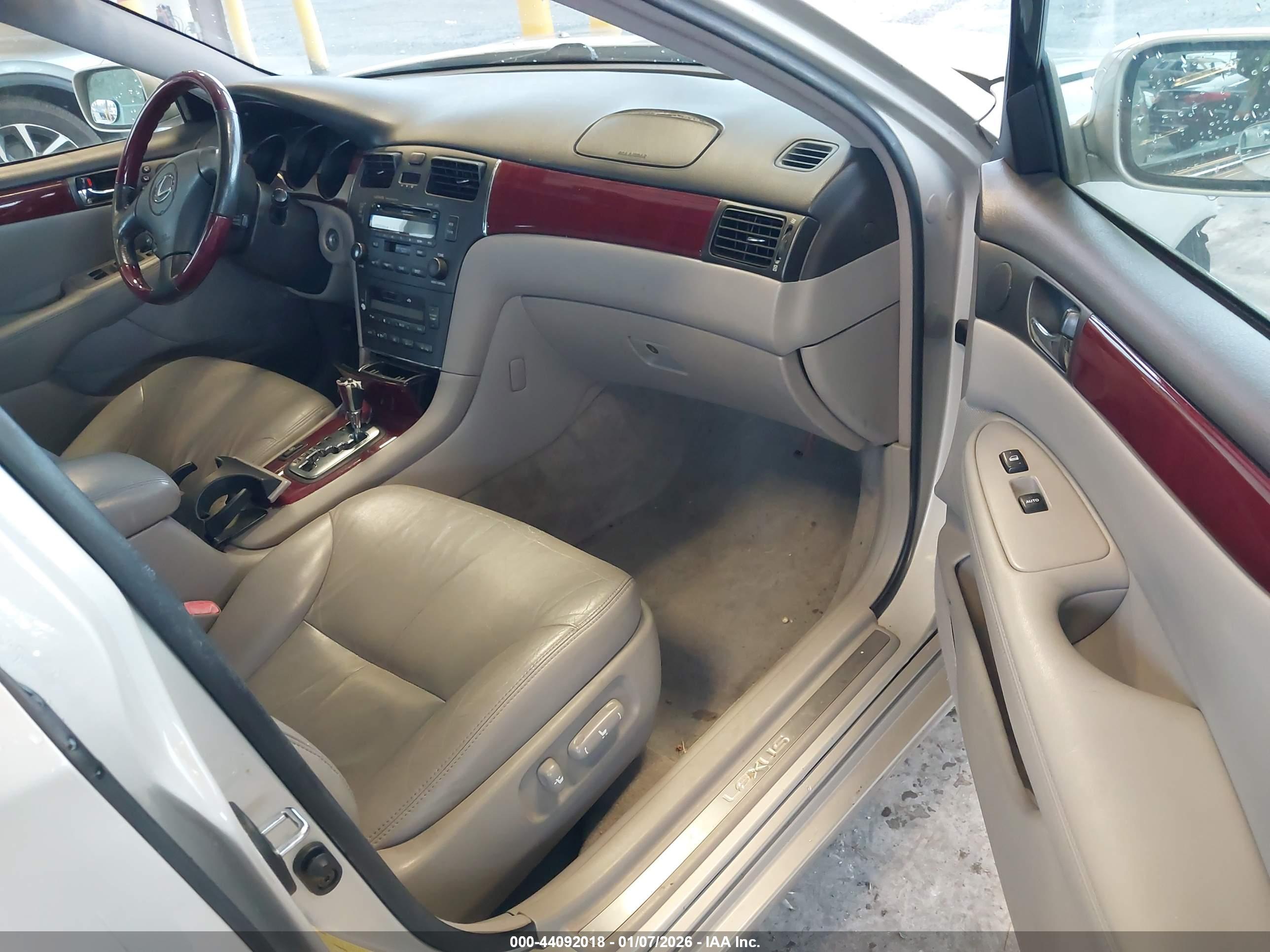 LEXUS ES image 5