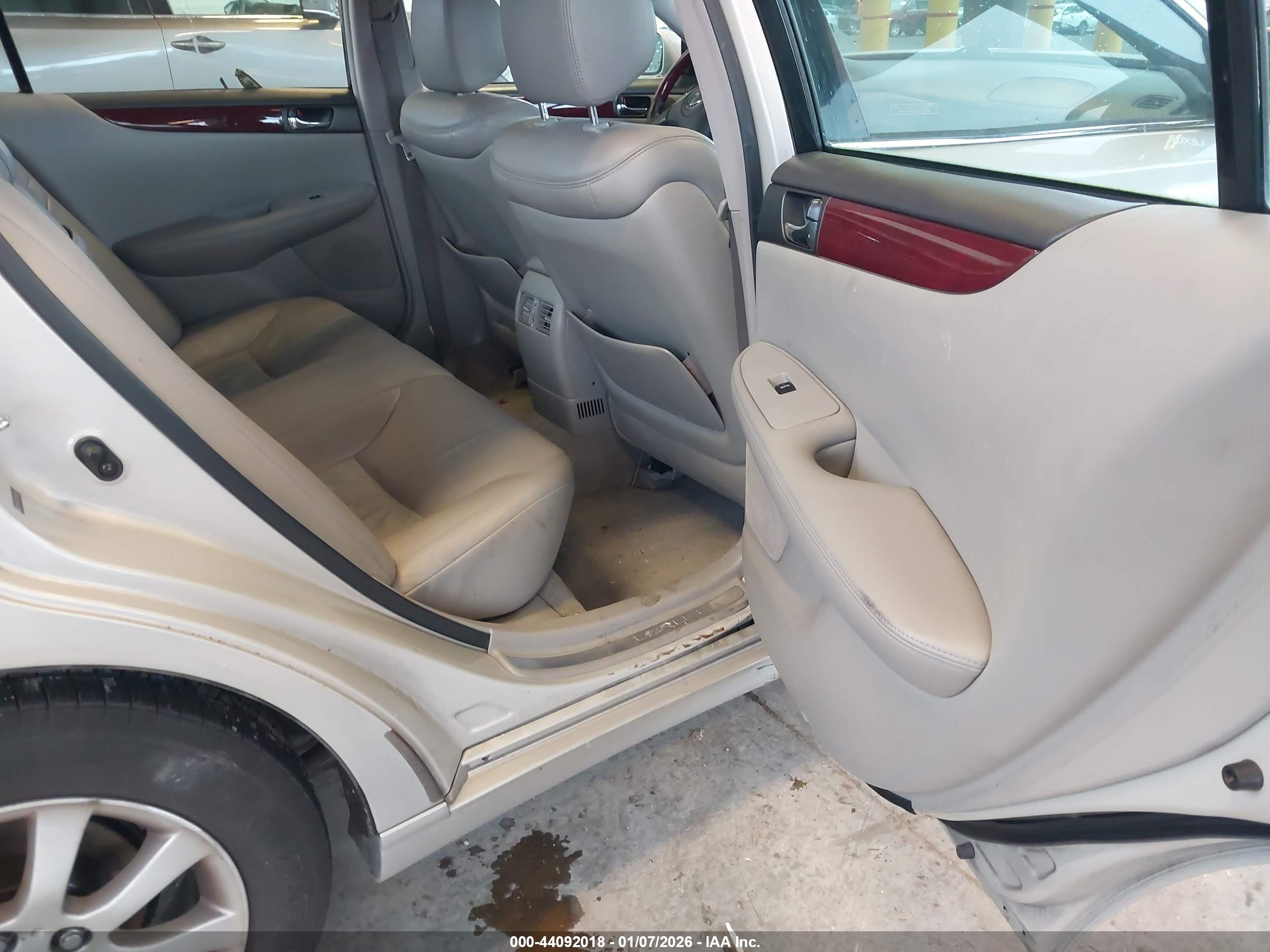 LEXUS ES image 8