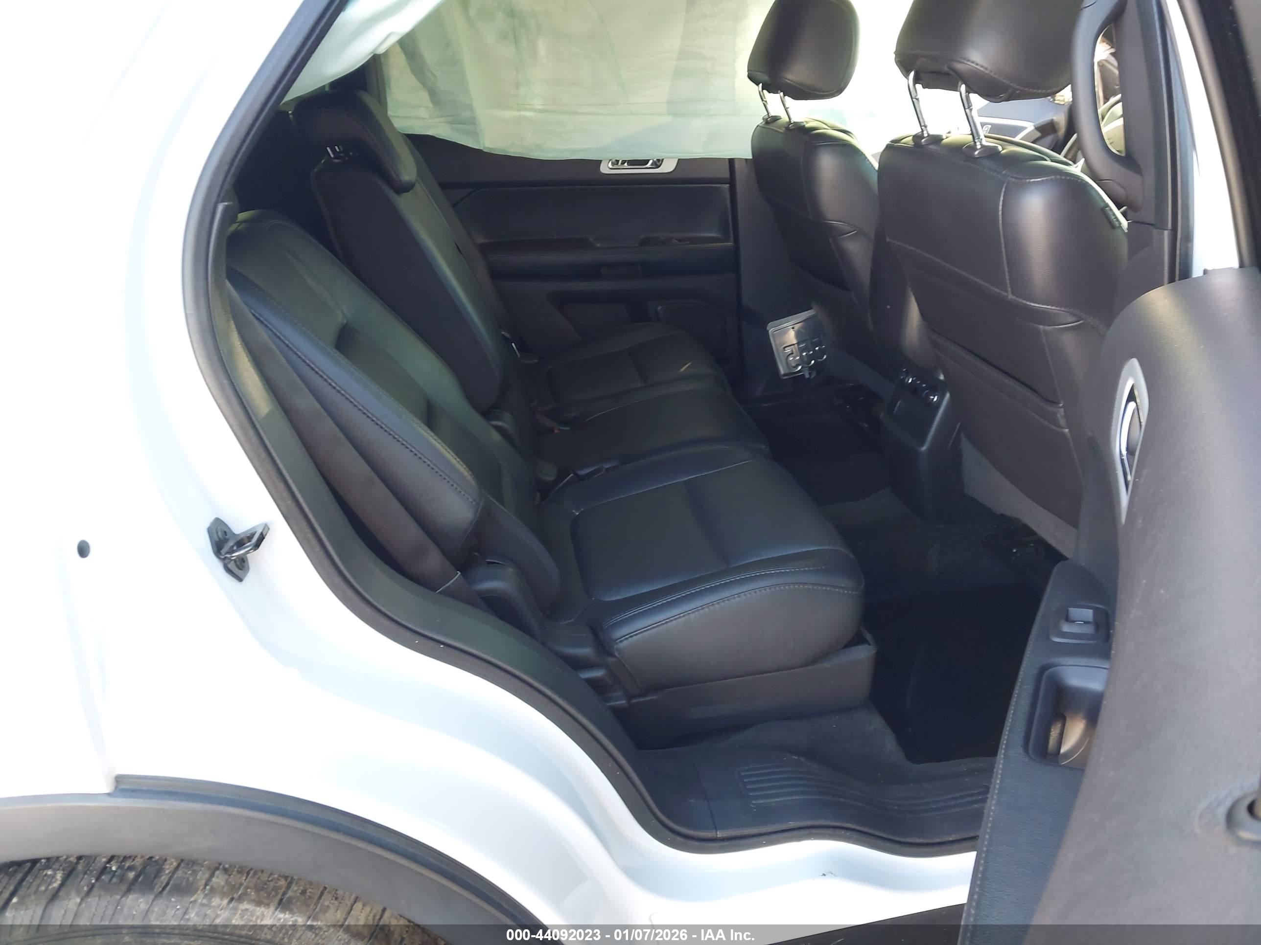 FORD EXPLORER image 8