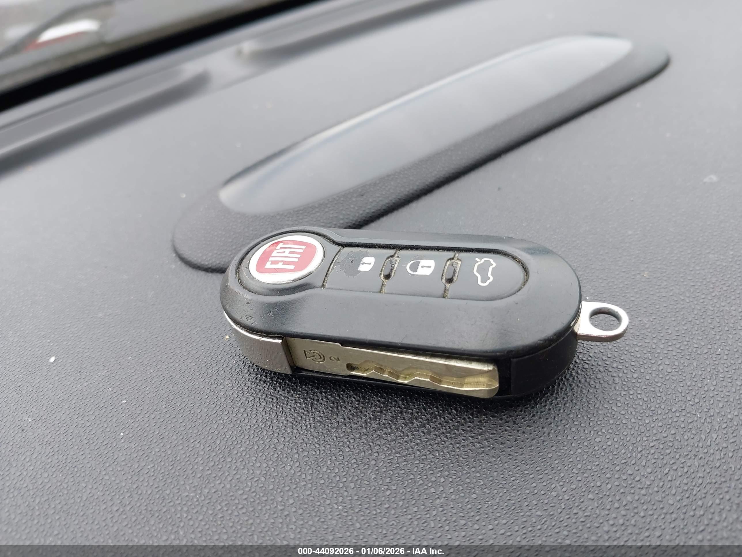 FIAT 500E image 11