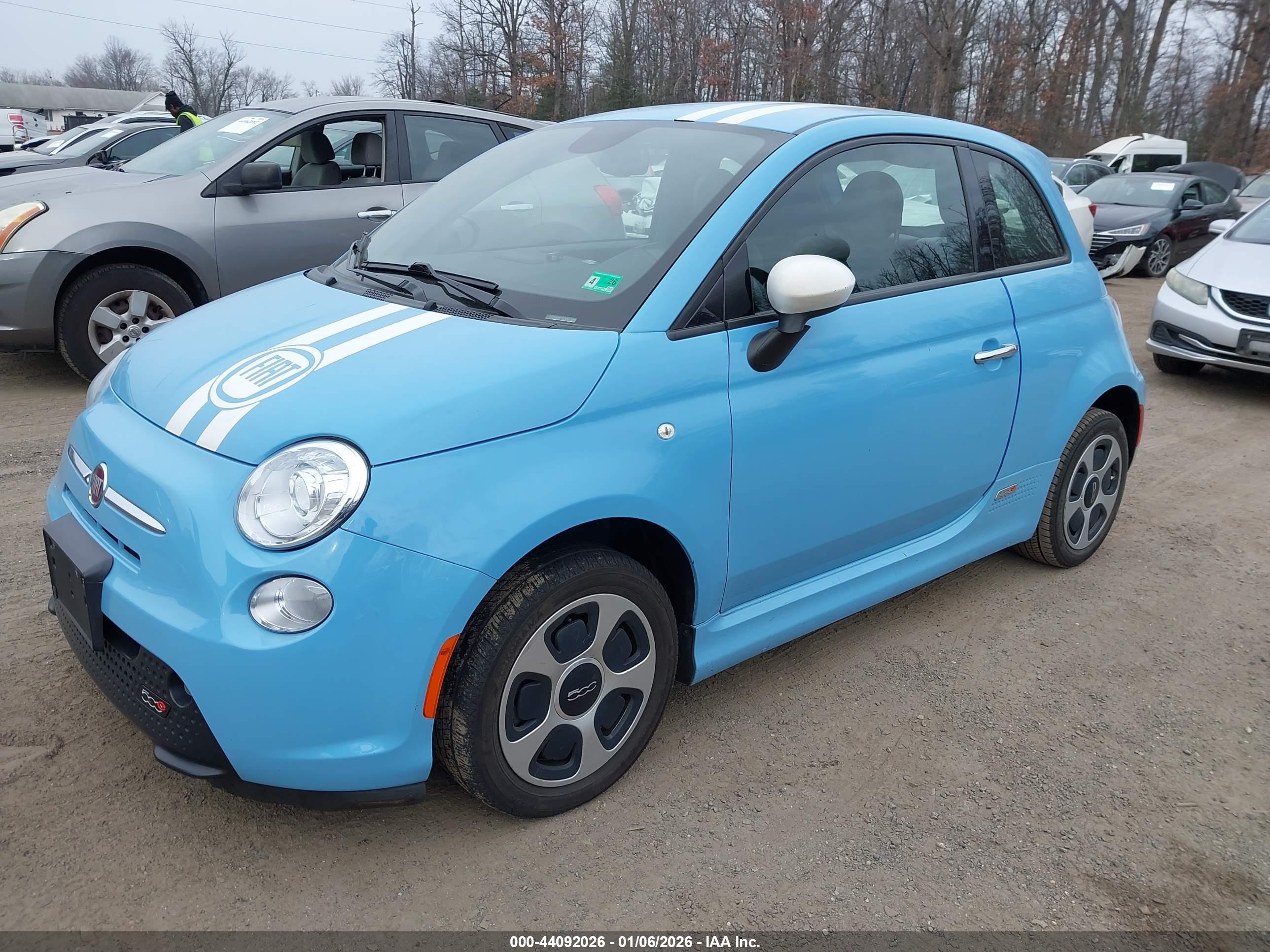 FIAT 500E image 2