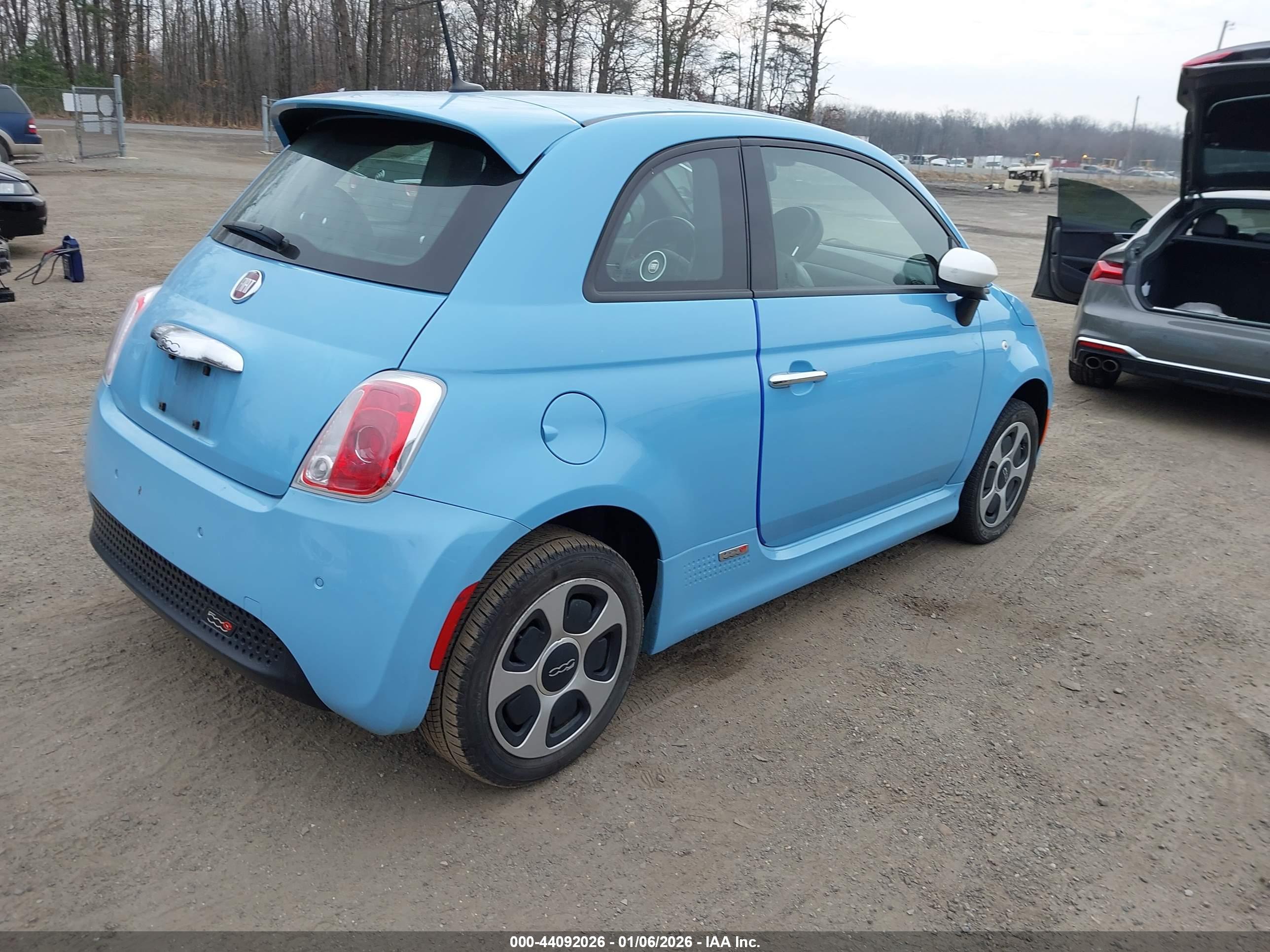 FIAT 500E image 4