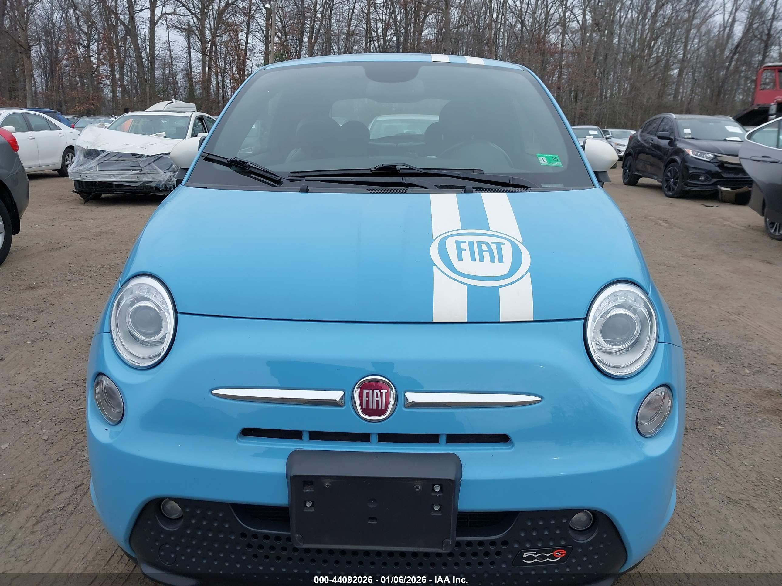 FIAT 500E image 6