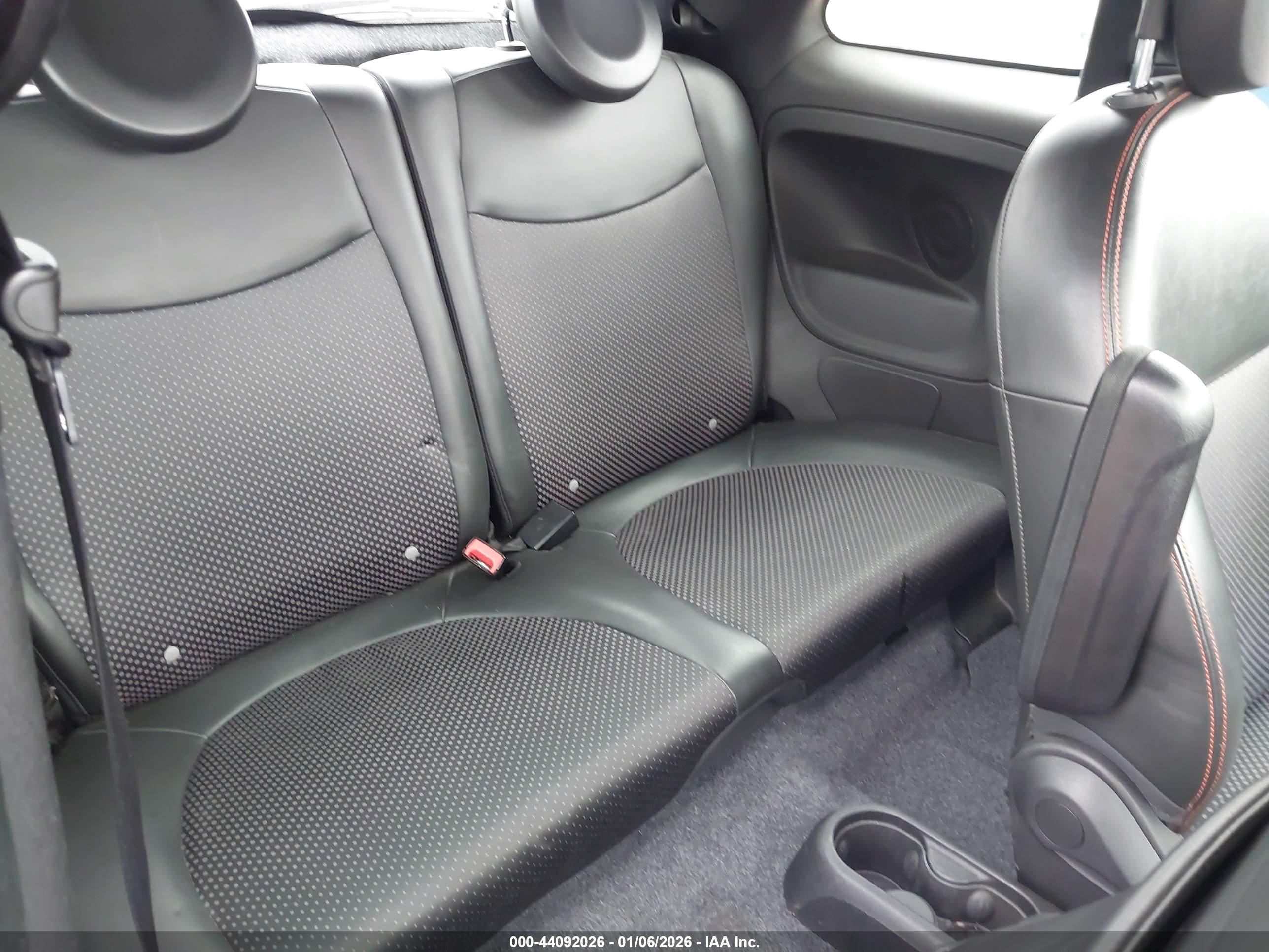 FIAT 500E image 8