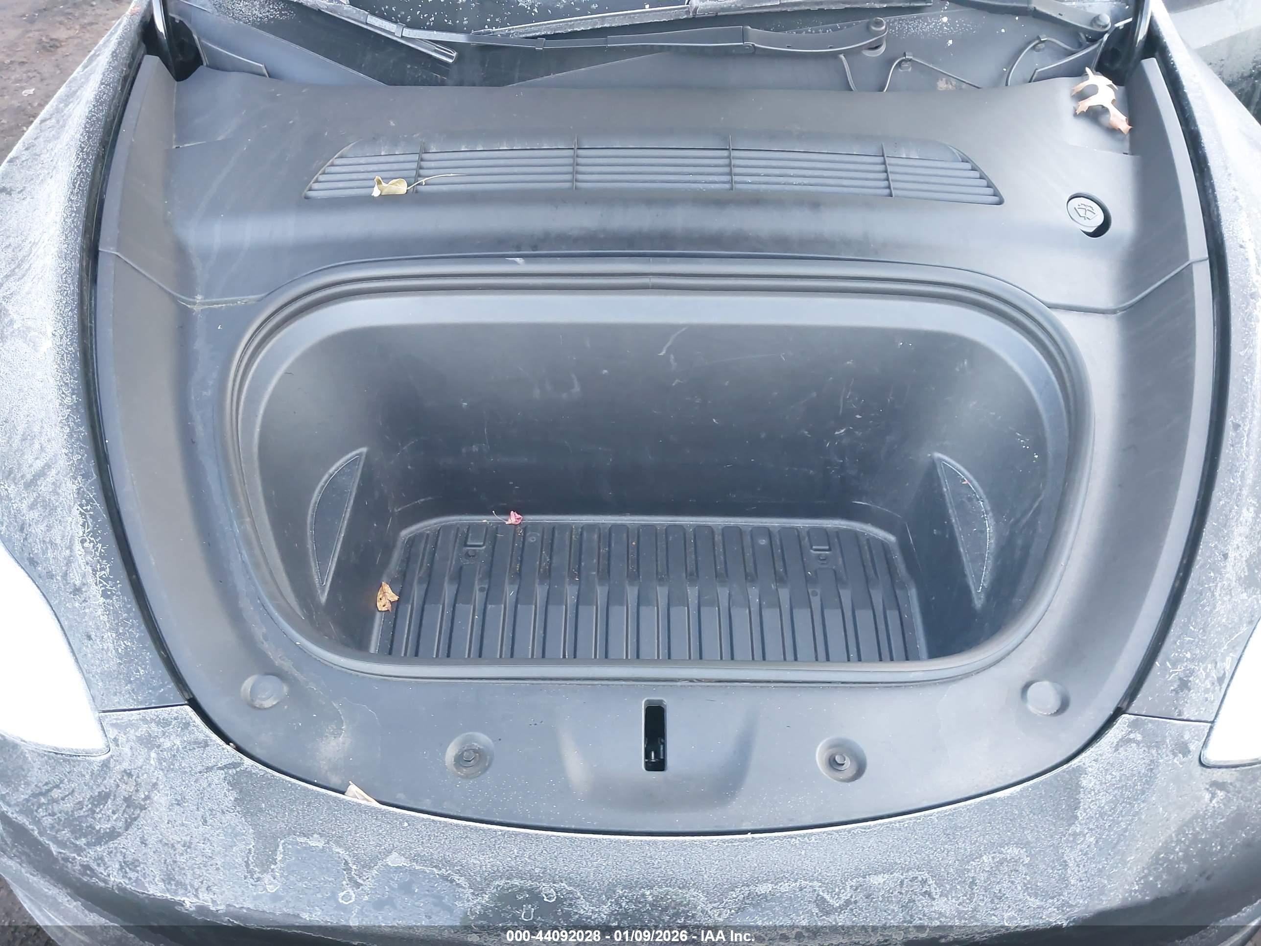 TESLA MODEL image 10