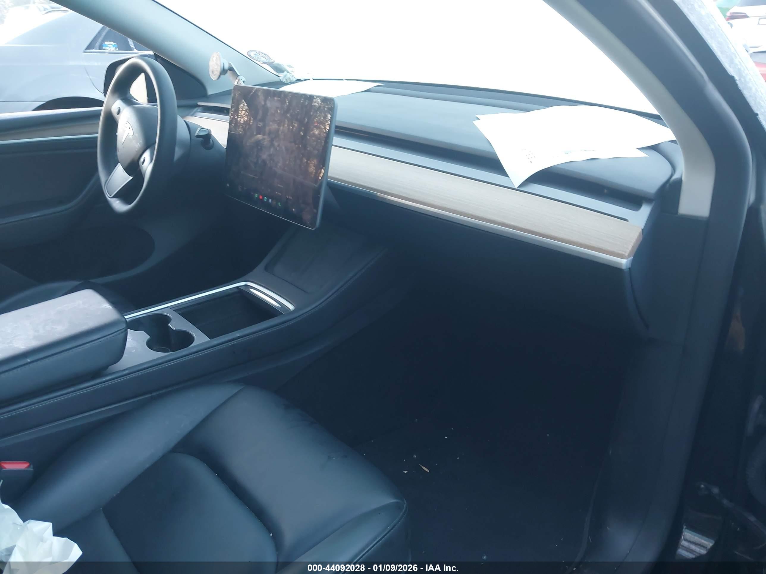 TESLA MODEL image 5