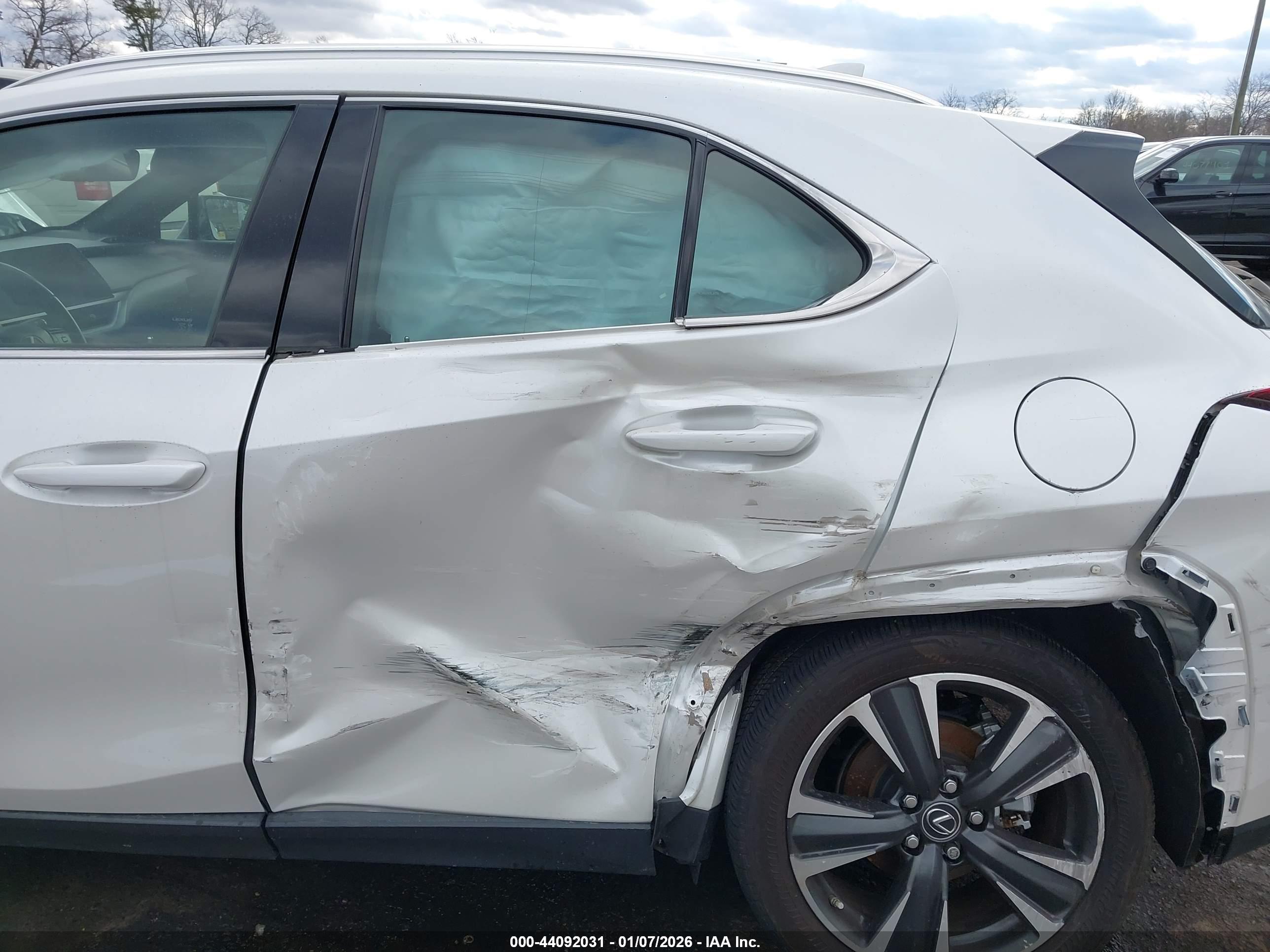 LEXUS UX image 6