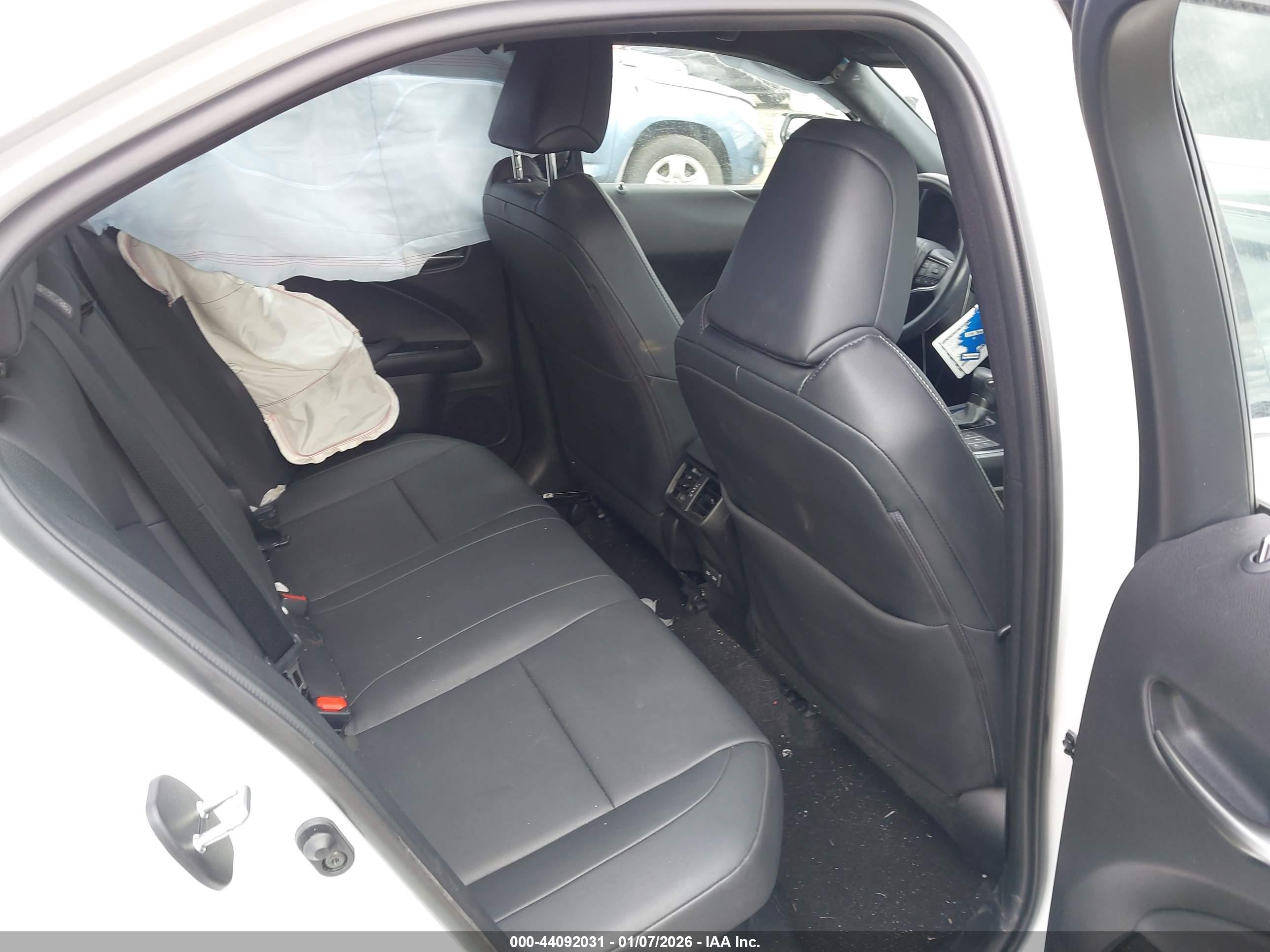 LEXUS UX image 8