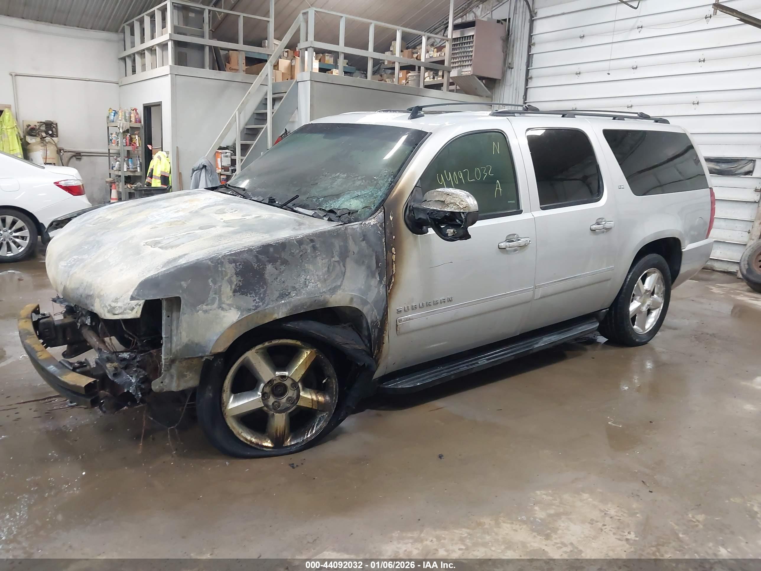 CHEVROLET SUBURBAN image 2