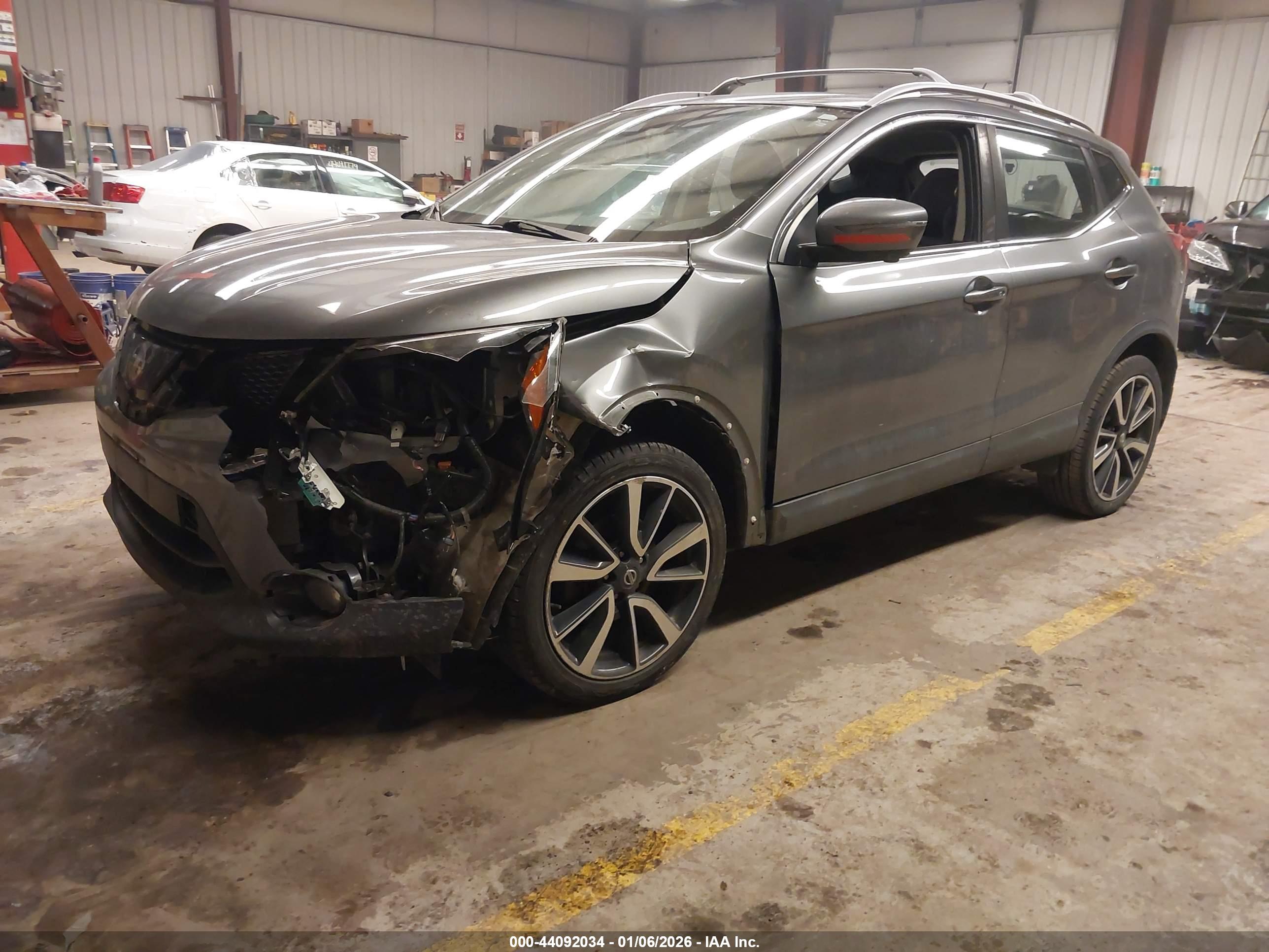 NISSAN ROGUE image 2