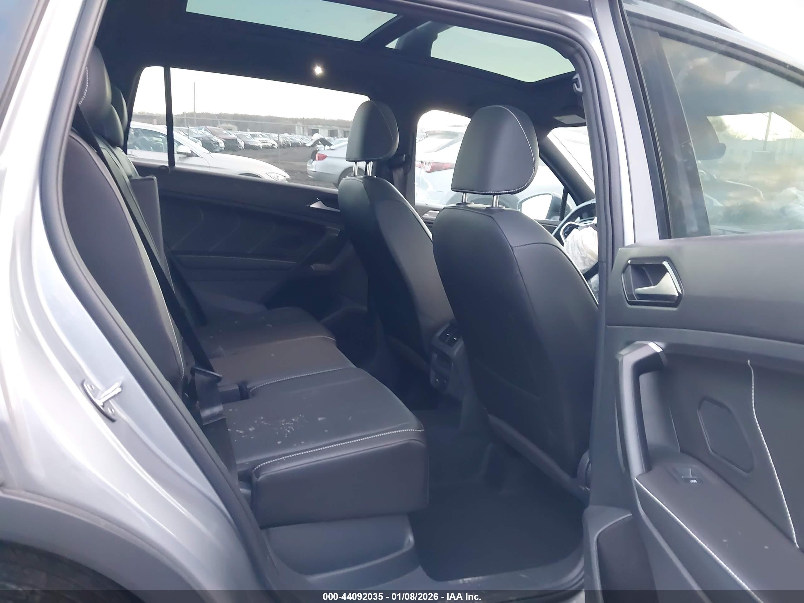 VOLKSWAGEN TIGUAN image 8