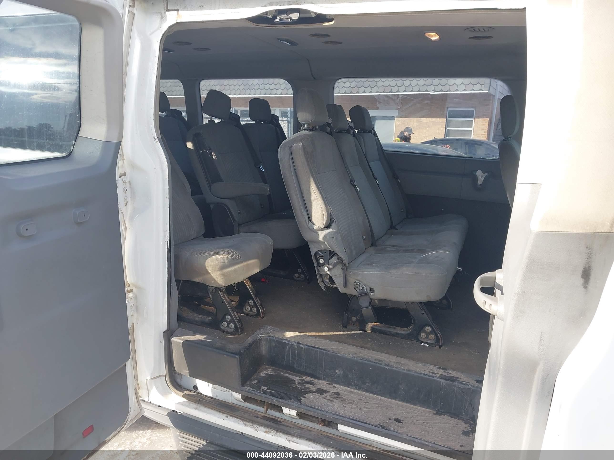 FORD TRANSIT-350 image 8