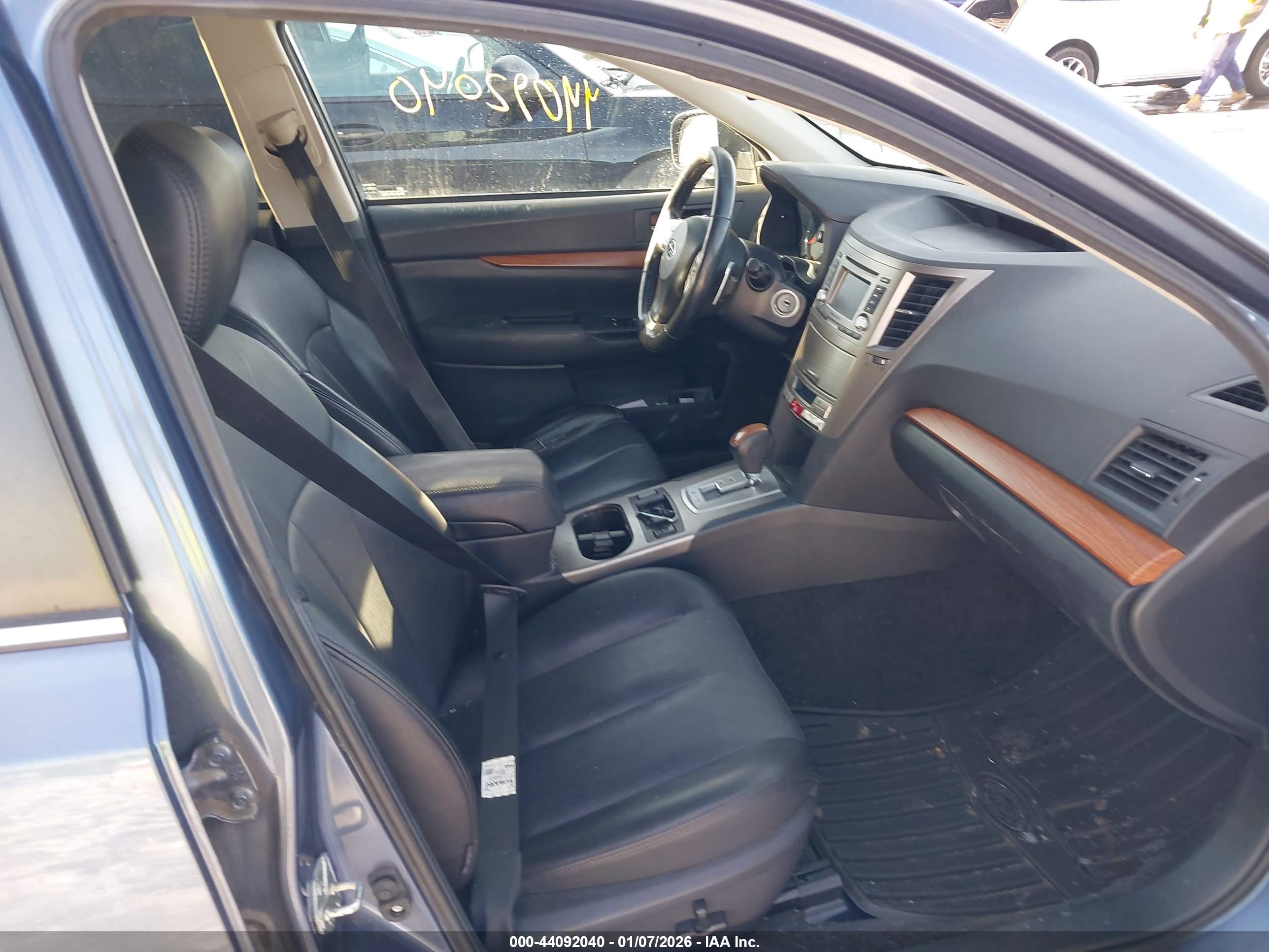 SUBARU OUTBACK image 5