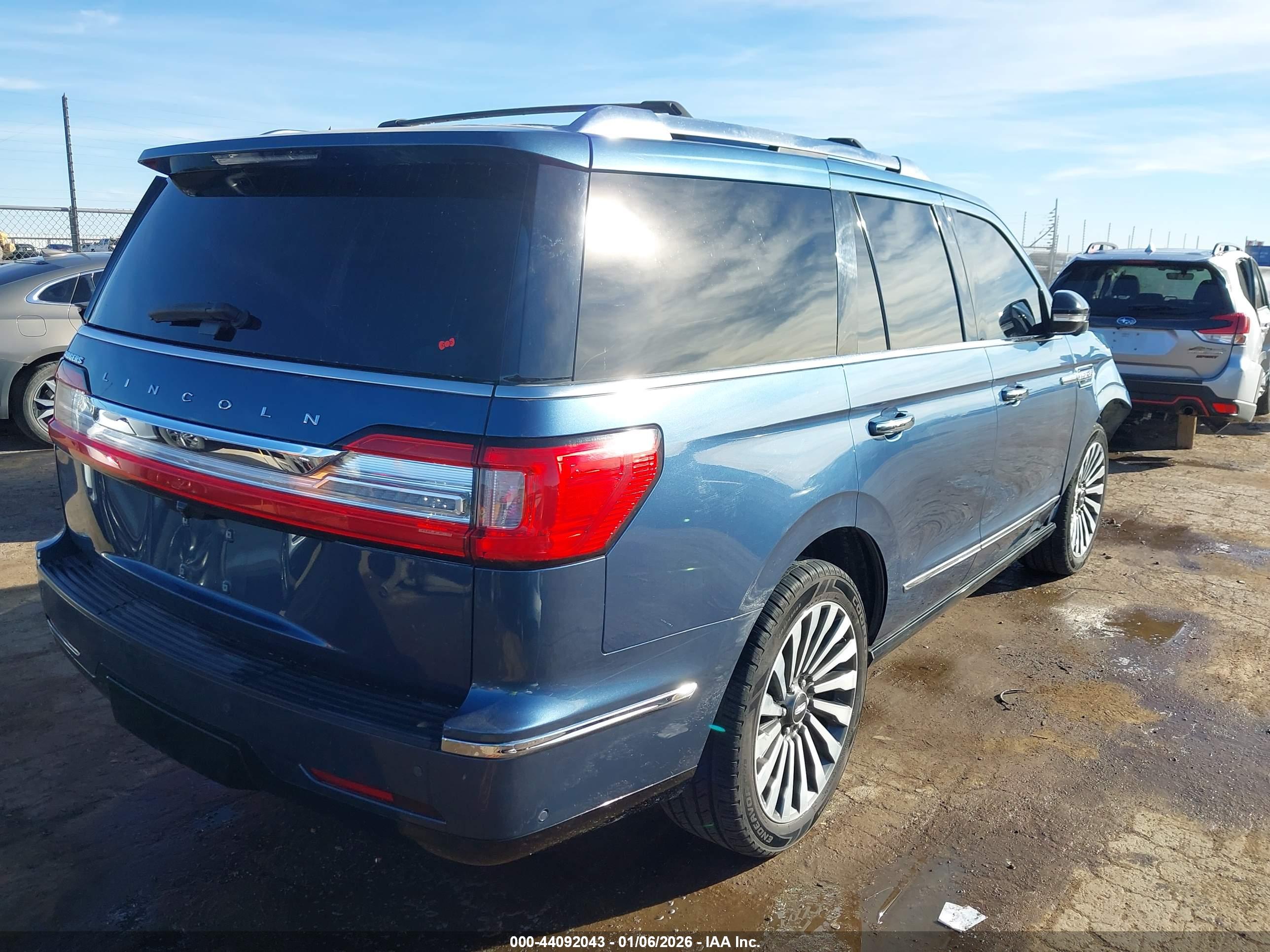 LINCOLN NAVIGATOR image 4