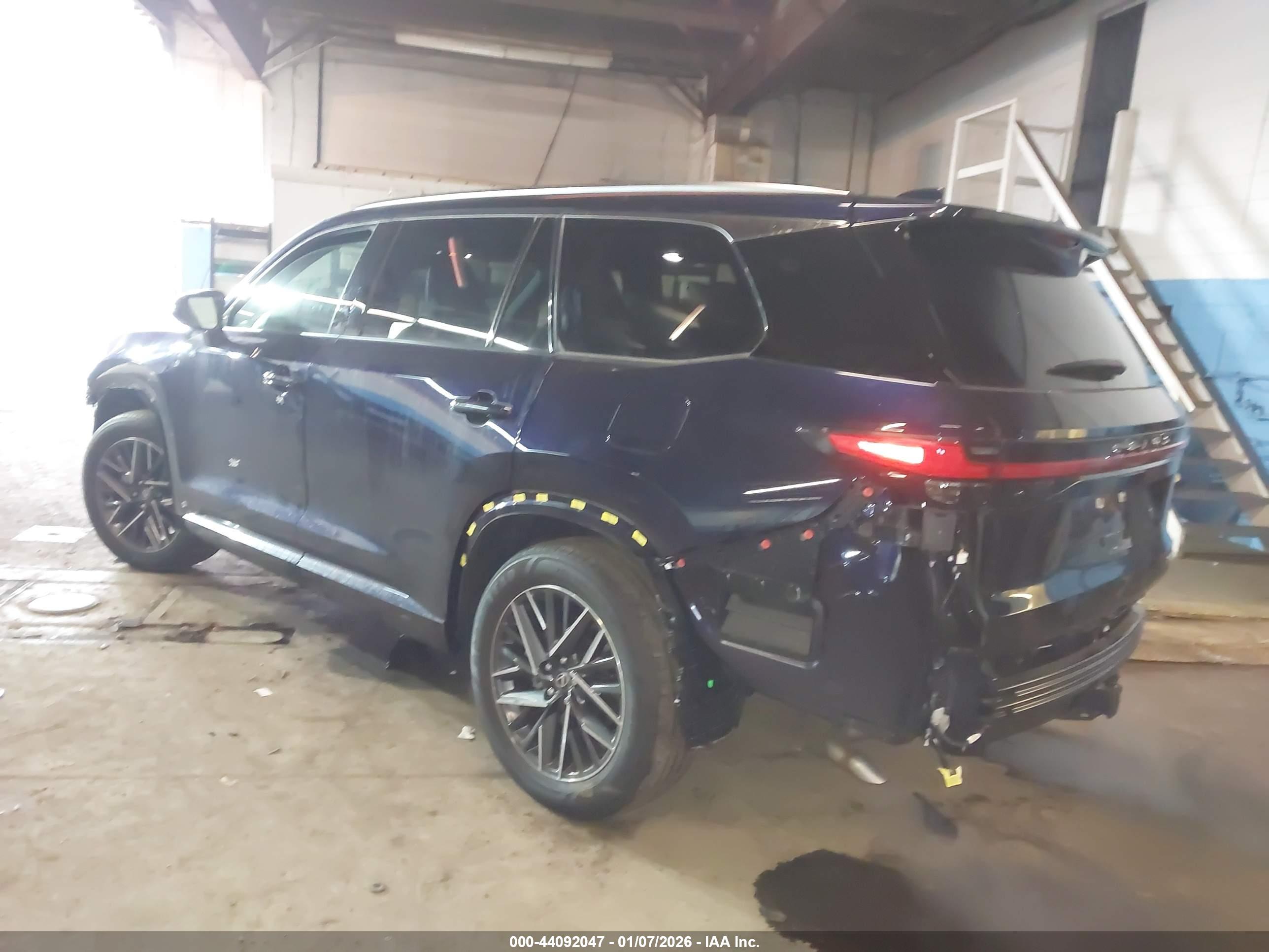 LEXUS TX image 3