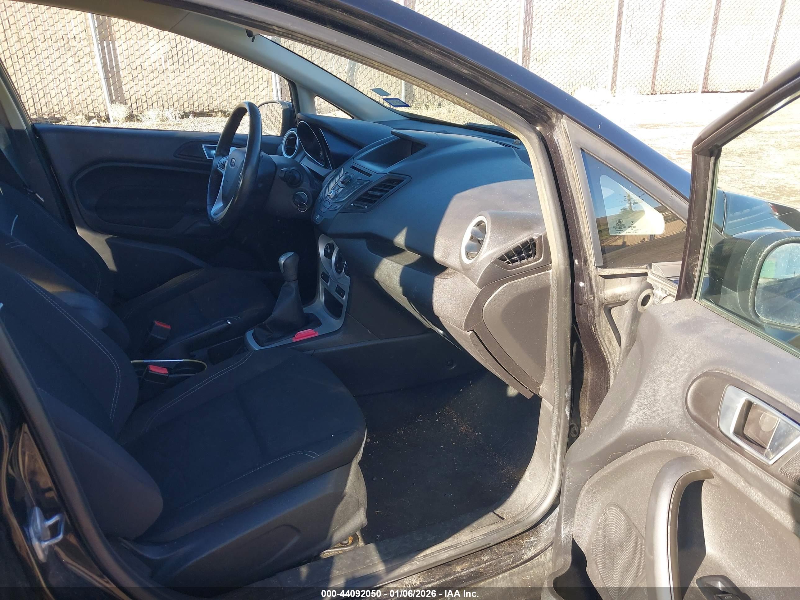 FORD FIESTA image 5